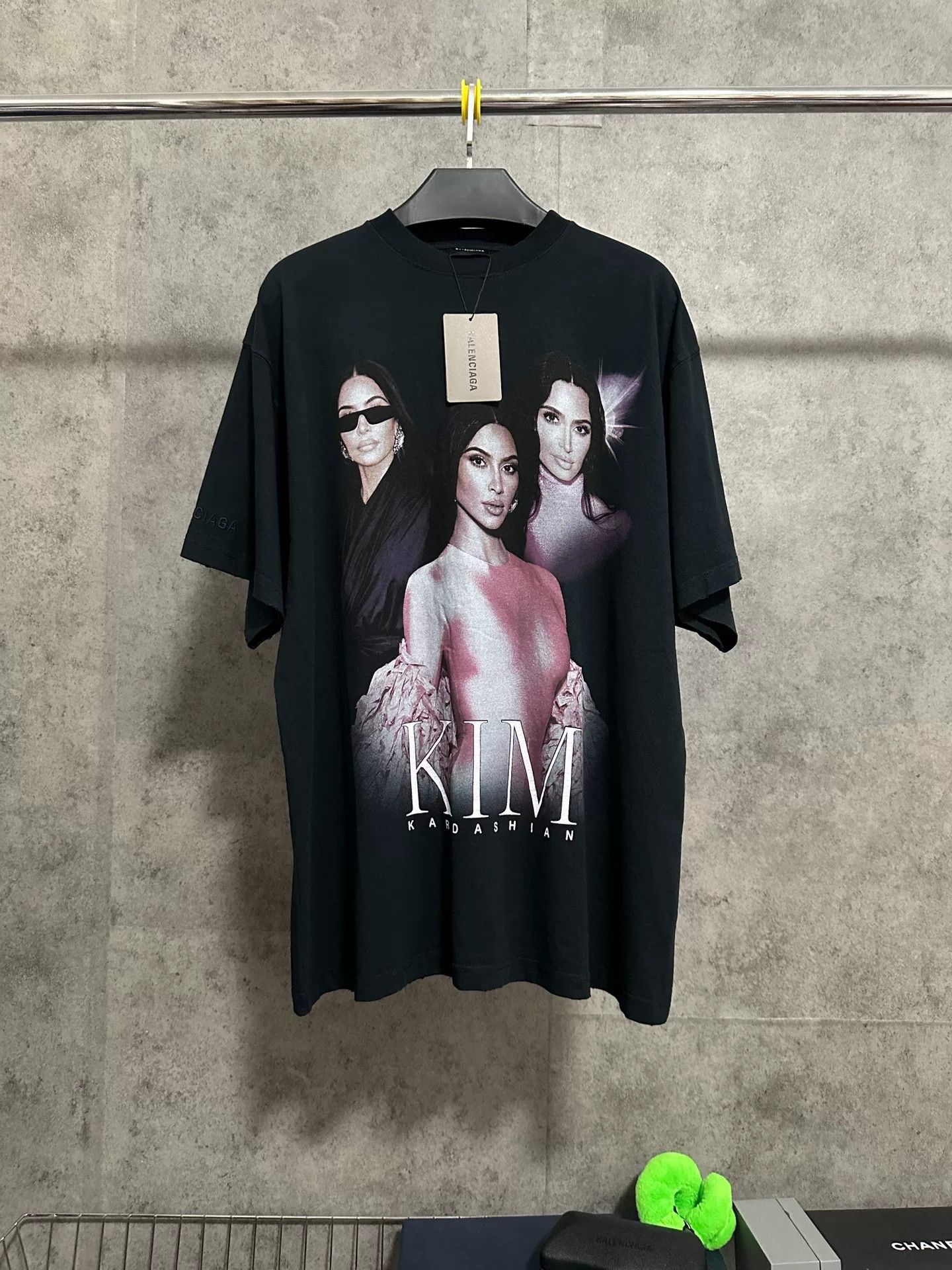 Balenciaga Balenciaga Kim Kardashian Graphic Short Sleeve Tee Size US S / EU 44-46 / 1 - 1 Thumbnail