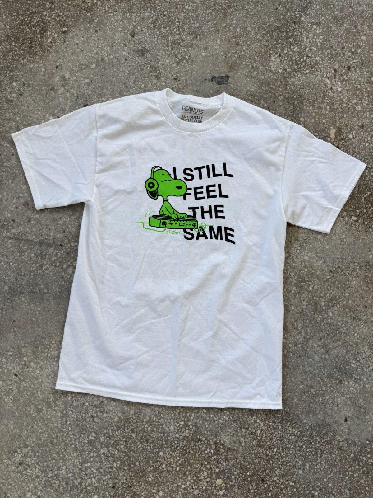 PEANUTS “I STILL FEEL THE SAME” Snoopy Tee Medium