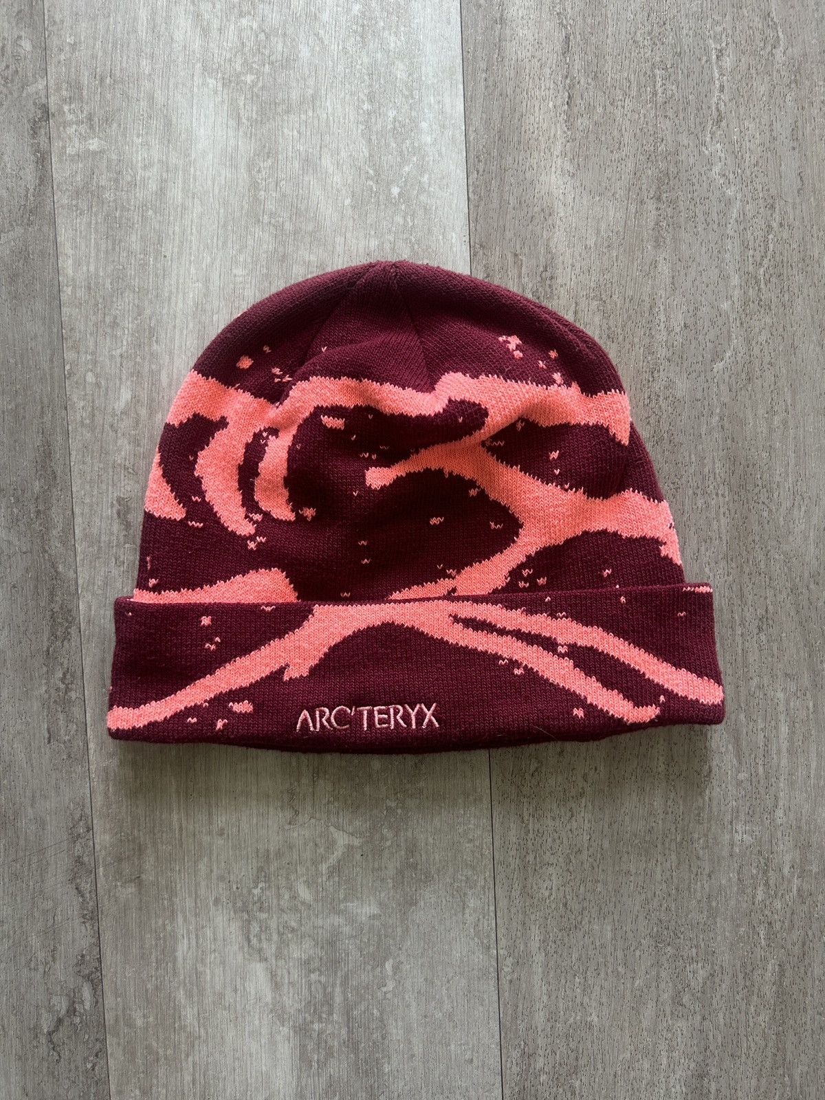 Arc'teryx Arcteryx Grotto Toque beanie in Orbit | Grailed