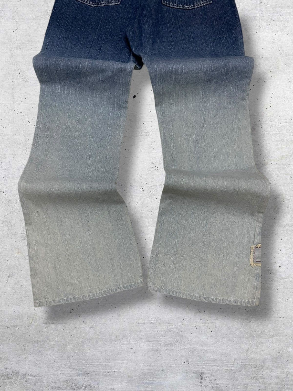 VINTAGE JAPAN 90S FLORA APPLIQUE FLARED ARTSY TWIST DENIM