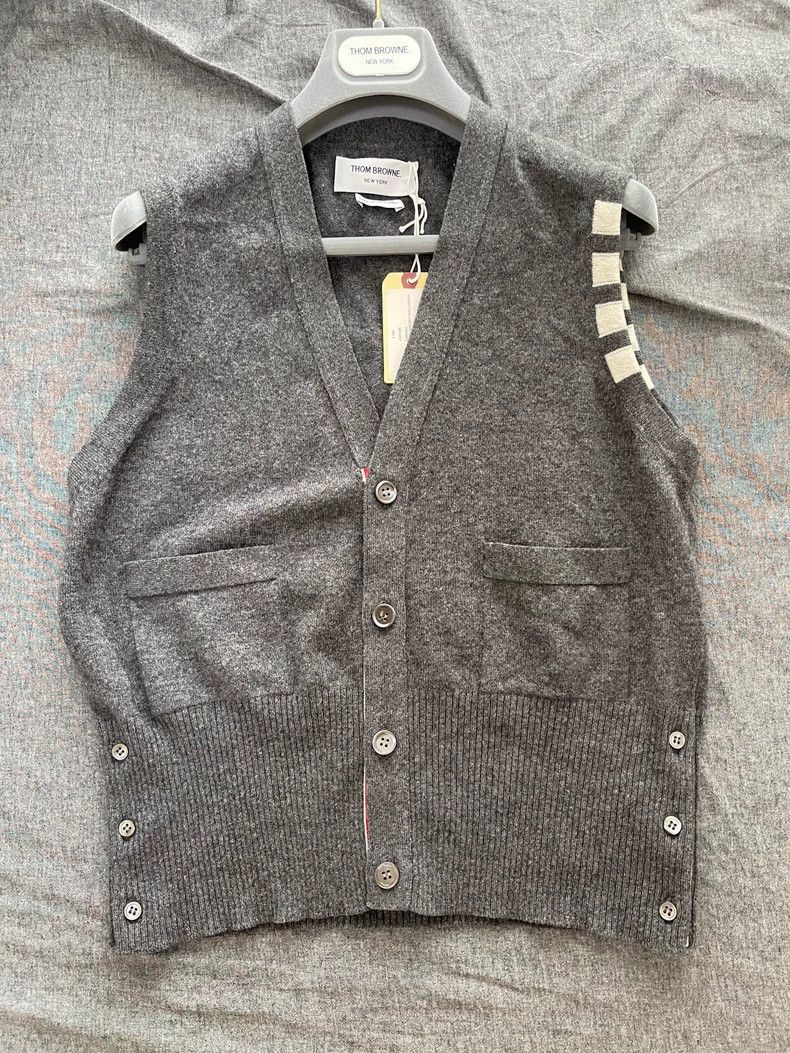 Thom Browne Classic Grey Cashmere Knitted Vest-dmc Size US M / EU 48-50 / 2 - 1 Thumbnail