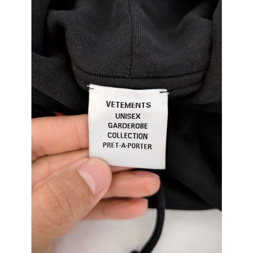 Vetements o1rshd1 Hoodie with Vetements Logo in Black Size US S / EU 44-46 / 1 - 15 Thumbnail