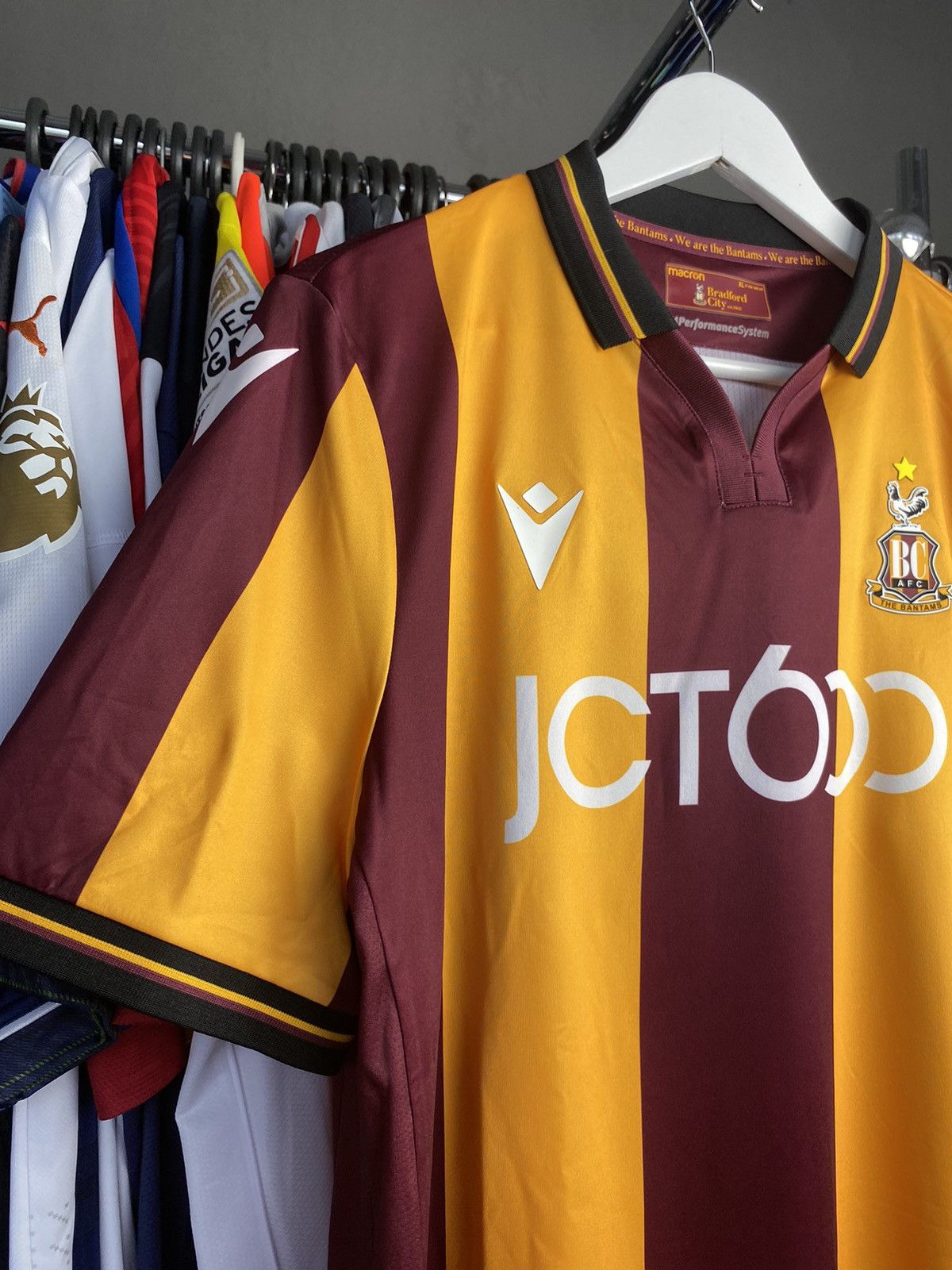Macron 2022/23 MACRON BRADFORD CITY HOME SOCCER FOOTBALL JERSEY Size US XL / EU 56 / 4 - 3 Thumbnail