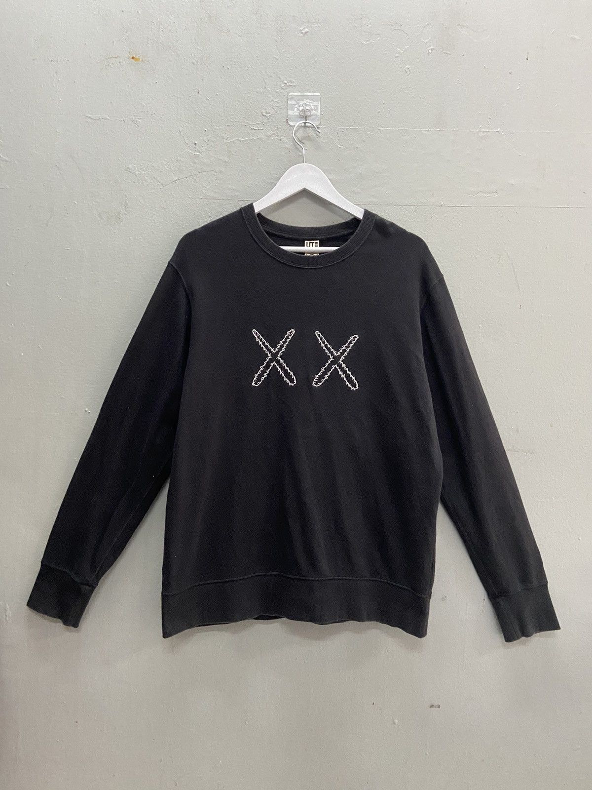Kaws × Uniqlo UNIQLO X KAWS SESAMA STREET BLACK SWEATSHIRT Size US M / EU 48-50 / 2 - 2 Thumbnail