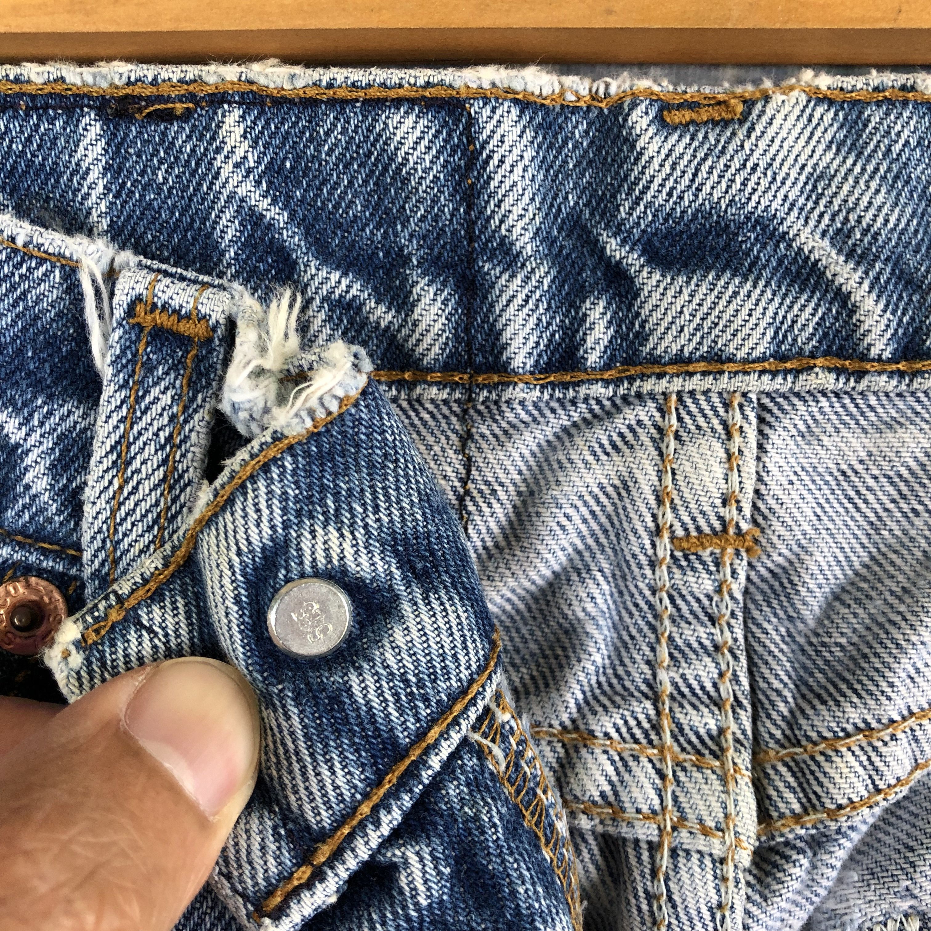 Levi's Vintage 90s Levis Light Wash Jeans Levi's Destroyed Denim Size 28" / US 6 / IT 42 - 7 Thumbnail