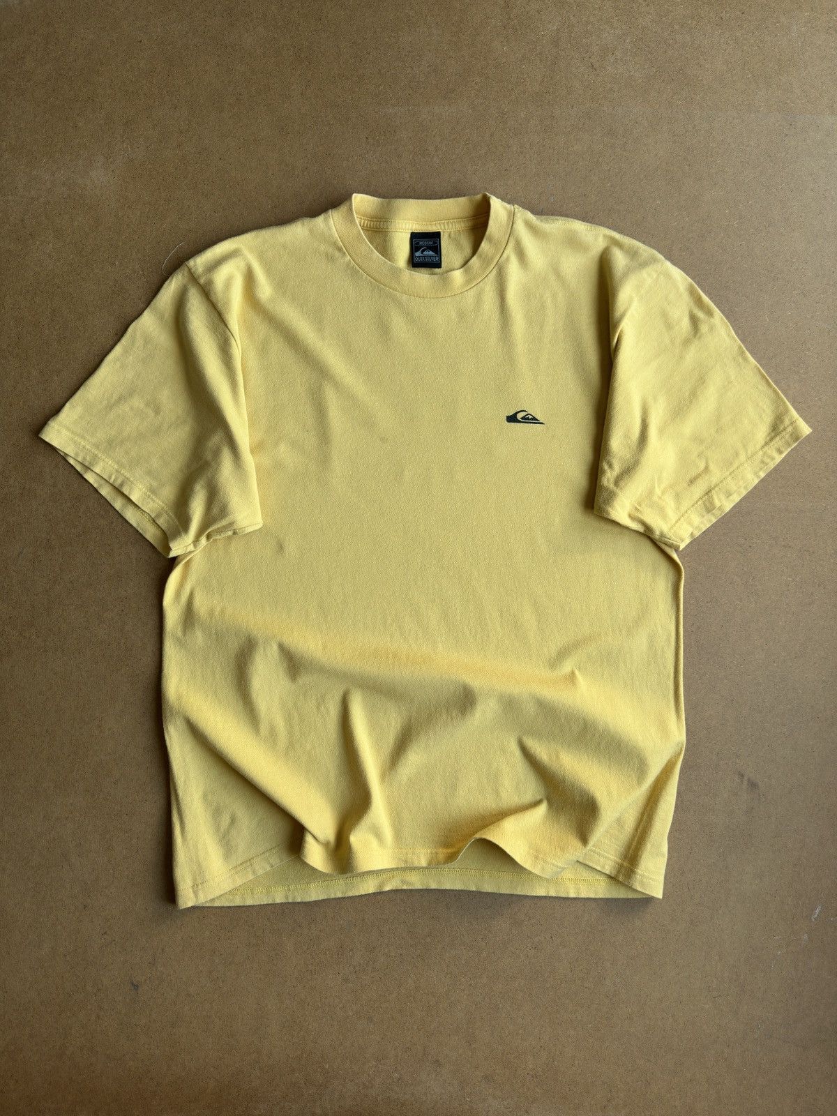 Quiksilver Vintage y2k Quiksilver Big Logo Surf Style Tee Size US M / EU 48-50 / 2 - 2 Thumbnail
