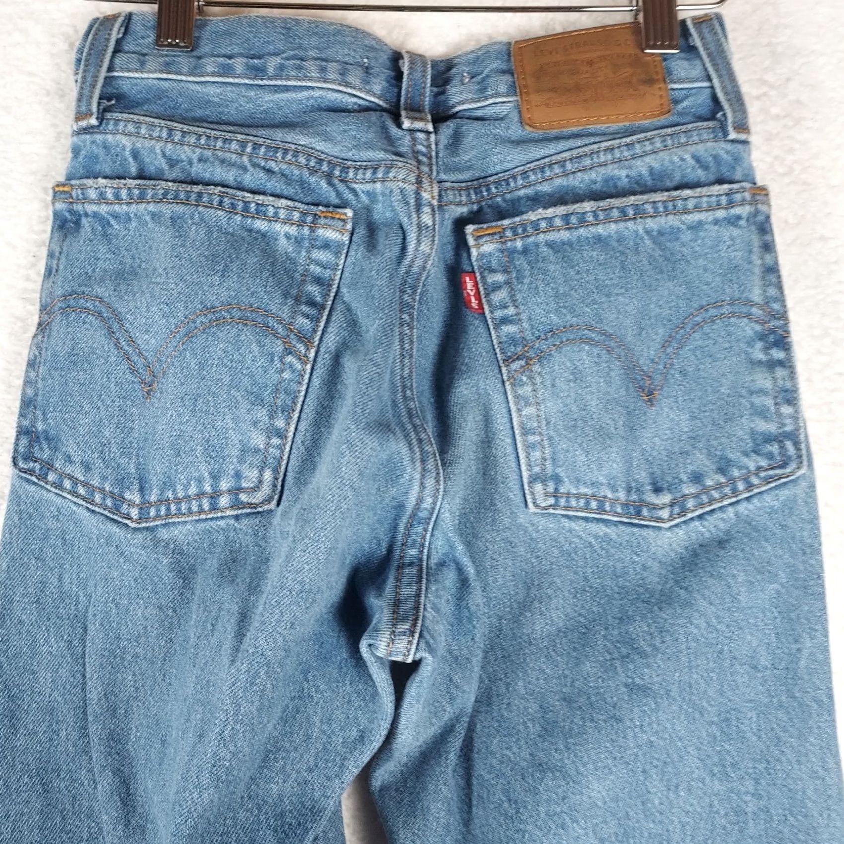 Levi's VINTAGE Levi’s Premium Wedgie Straight High Rise Women’s Jeans W23 L28 Light Wash Blue 90s Womens Jeans Size 40" / US 18 - 3 Thumbnail