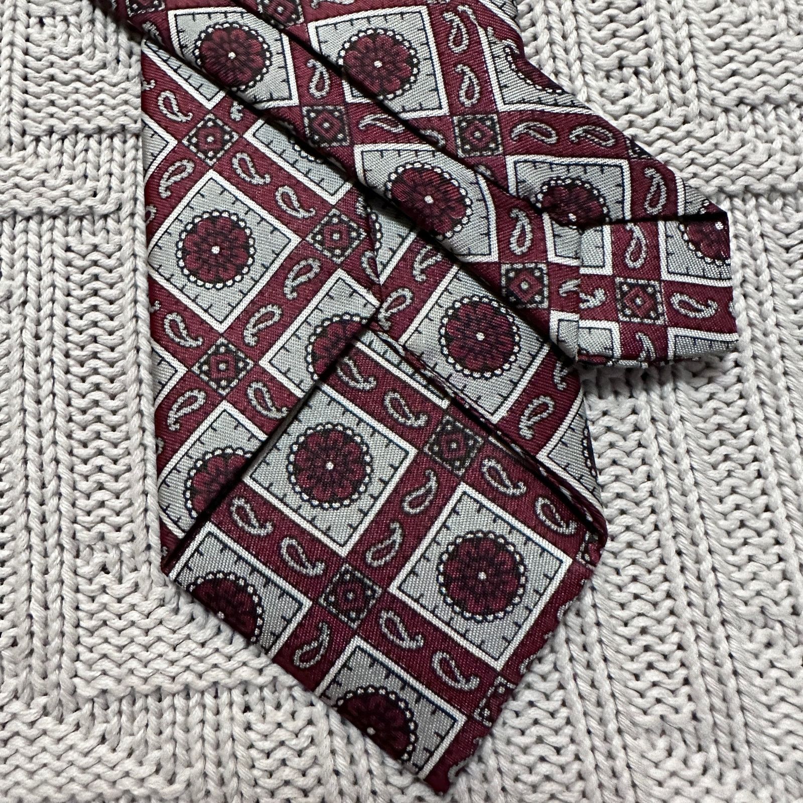 Vintage Vintage maroon and silver paisley men's tie Size ONE SIZE - 3 Thumbnail