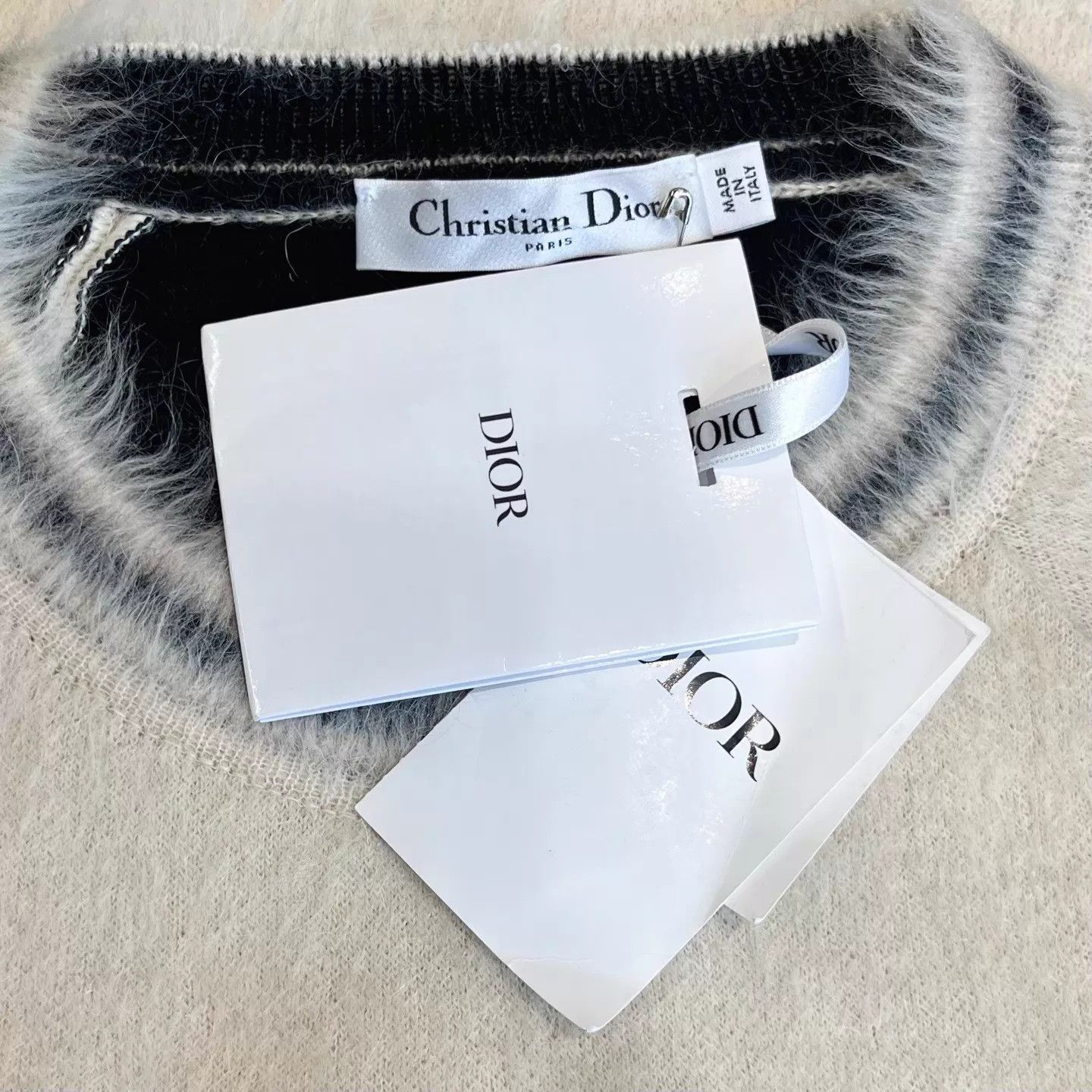 Dior DIOR Ivory Badge Short Sleeve Cashmere Sweater (Size 36) Size XS / US 0-2 / IT 36-38 - 5 Thumbnail