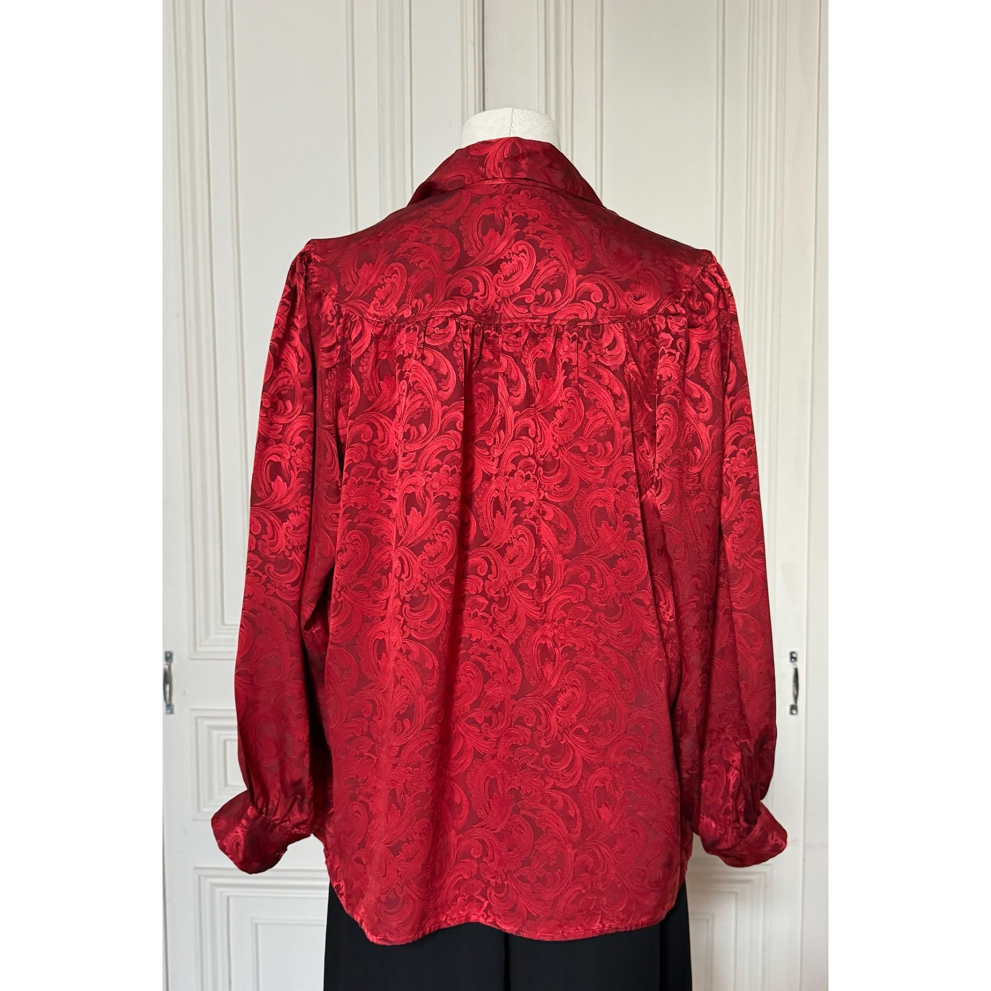 Yves Saint Laurent Red Silk Shirt with Built-In Scarf Size M / US 6-8 / IT 42-44 - 4 Thumbnail