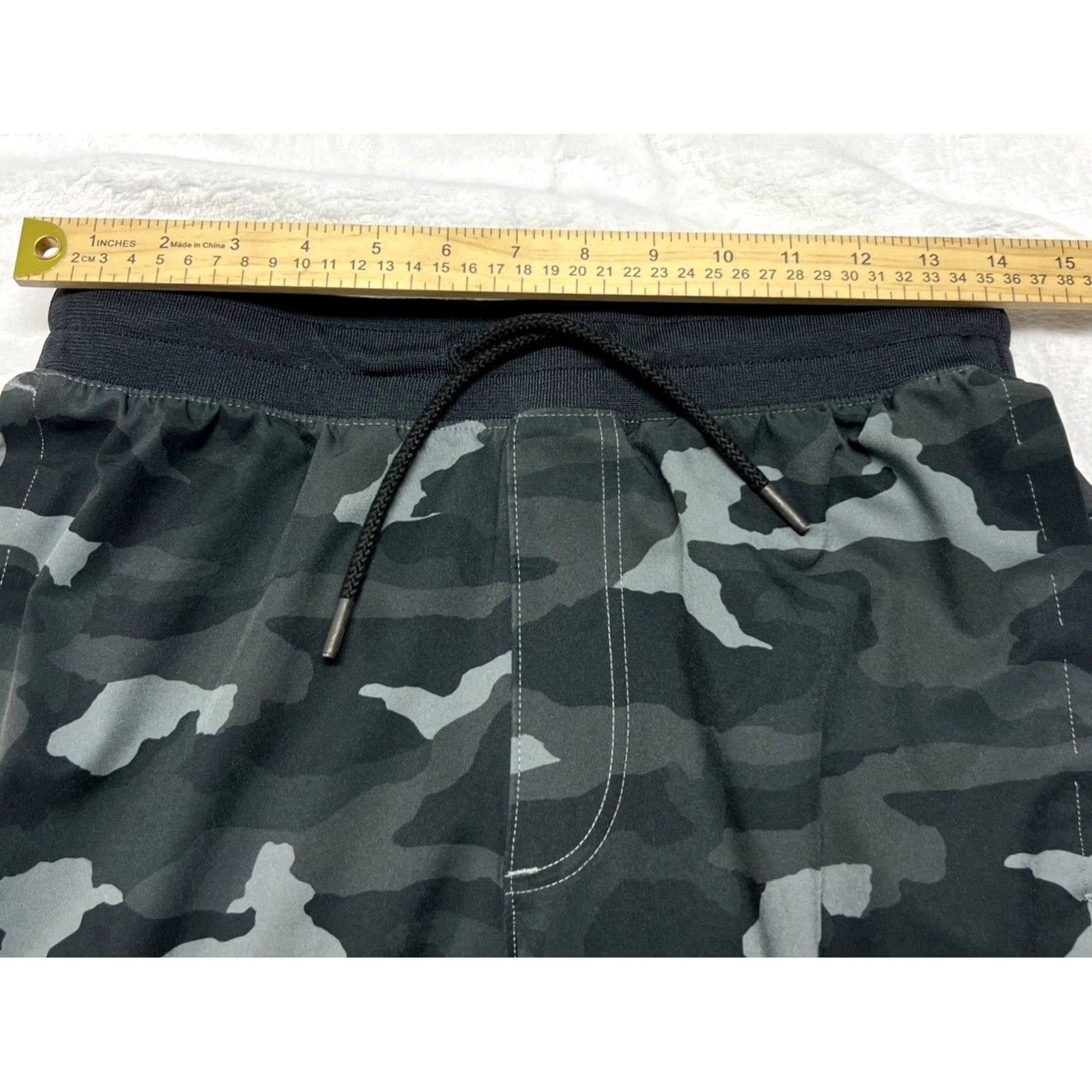 Under Armour Under Armour Camo Jogger Pants Men M Athletic Stretch Drawstring Camouflage Gray Tapered Activewear Size US 31 - 7 Thumbnail