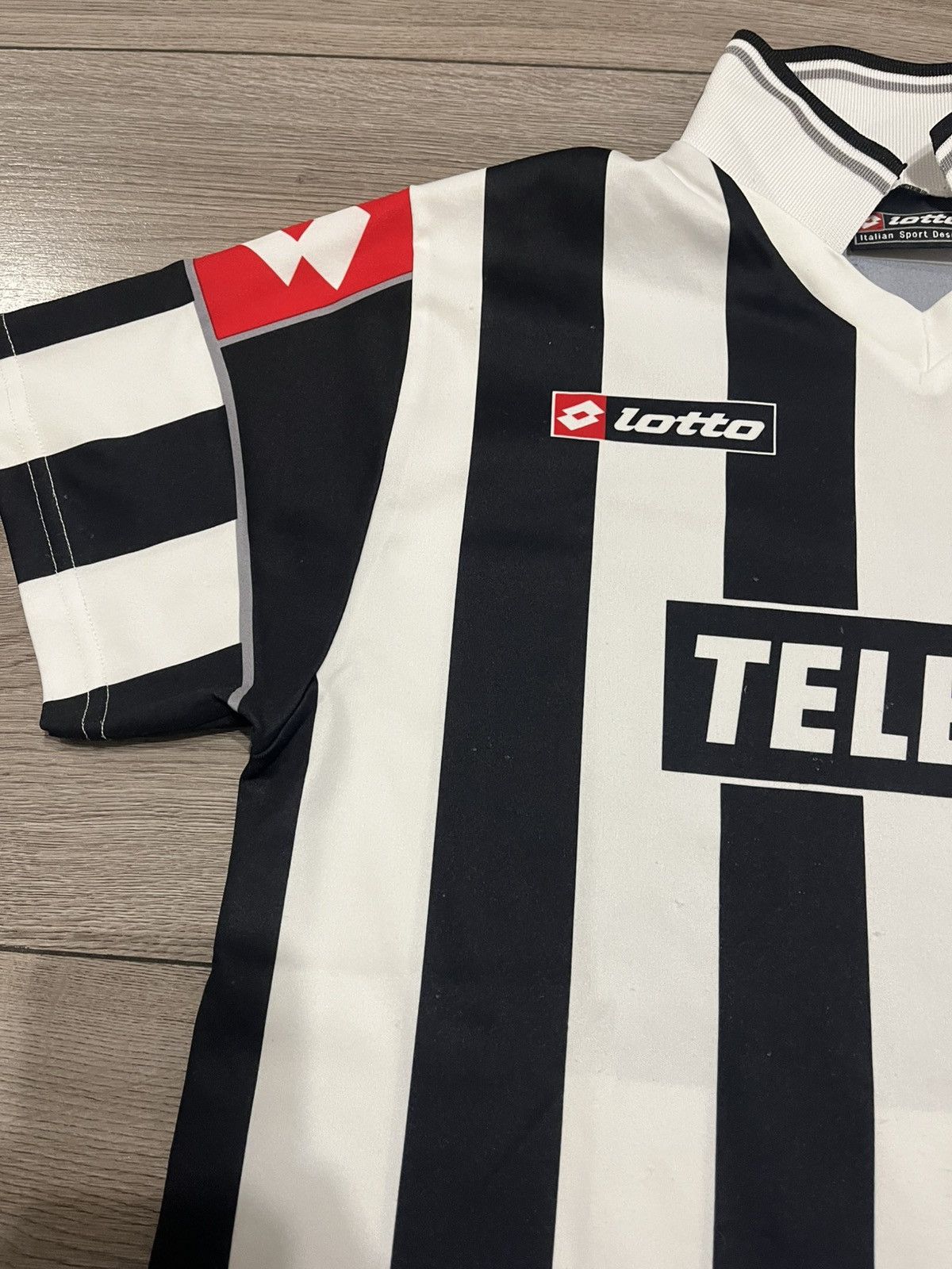 Lotto Sport × Vintage Juventus 2000/01 Football Shirt Lotto Soccer Vintage Jersey Size US S / EU 44-46 / 1 - 5 Thumbnail