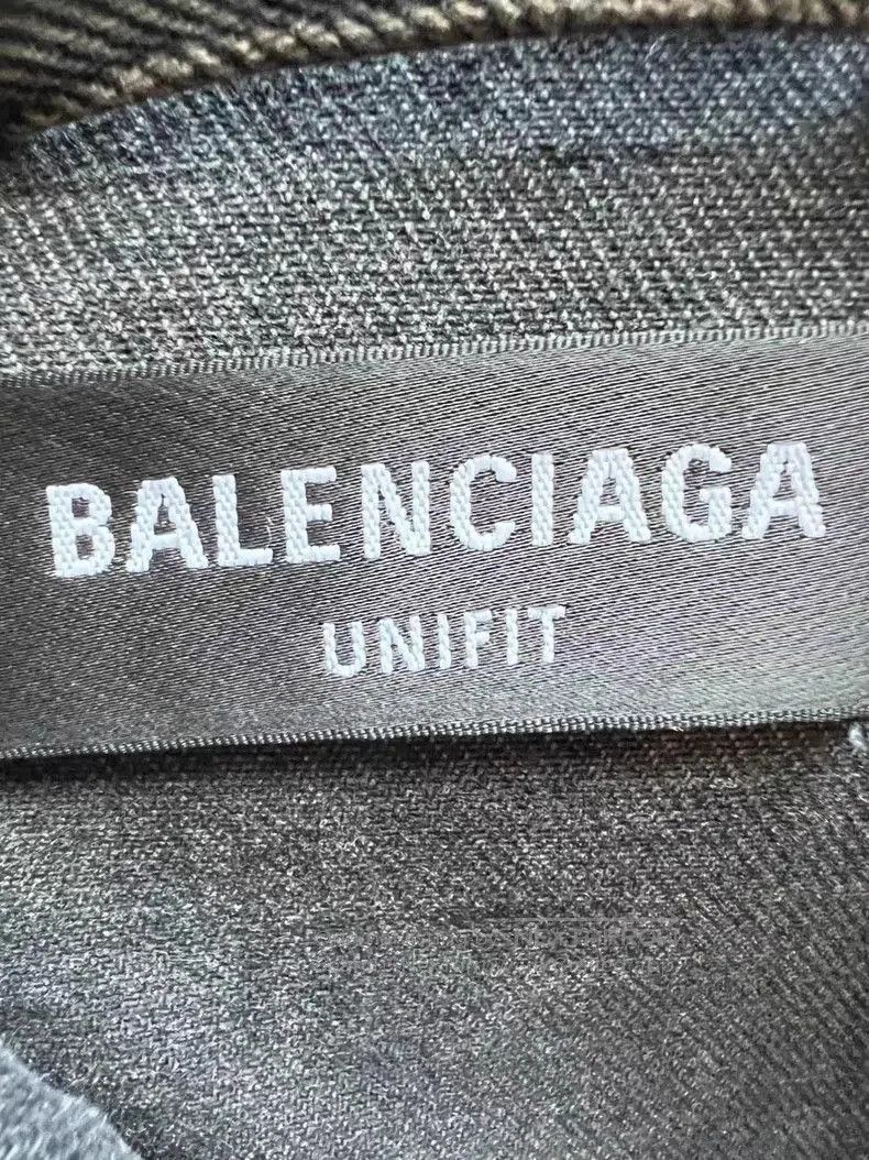 Balenciaga Balenciaga Washed Graffiti Denim Jacket L. Size US L / EU 52-54 / 3 - 3 Thumbnail
