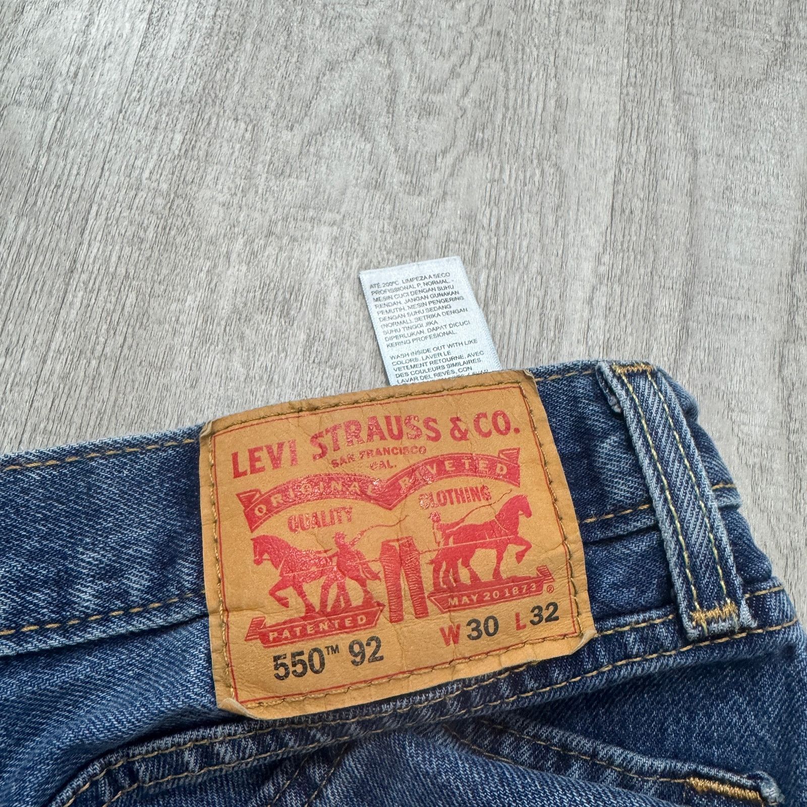 Levi's Levis 550 '92 Relaxed Taper Fit Jeans 30 x 32 (Fits 30x26) Size US 30 / EU 46 - 5 Thumbnail