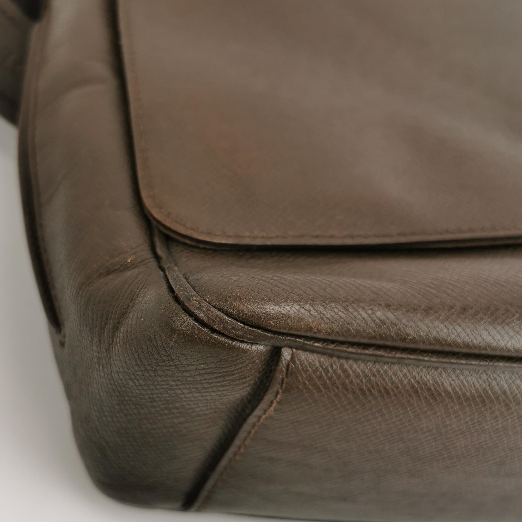 Louis Vuitton Louis Vuitton (LV) Roman leather solid color flap messenger Size ONE SIZE - 6 Thumbnail