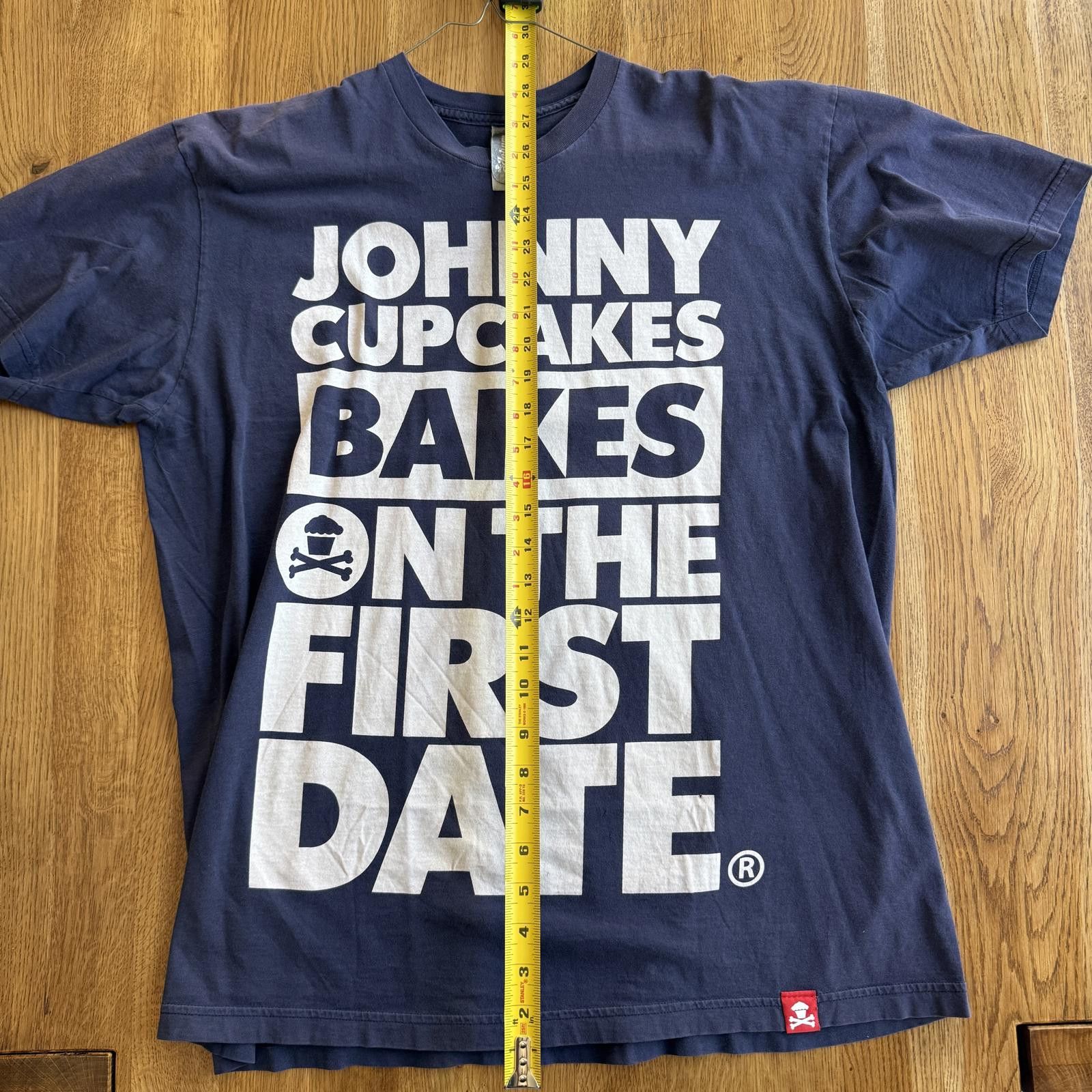 Johnny Cupcakes Johnny Cupcakes Bakes On The First Date T-Shirt Size XL Size US XL / EU 56 / 4 - 3 Thumbnail