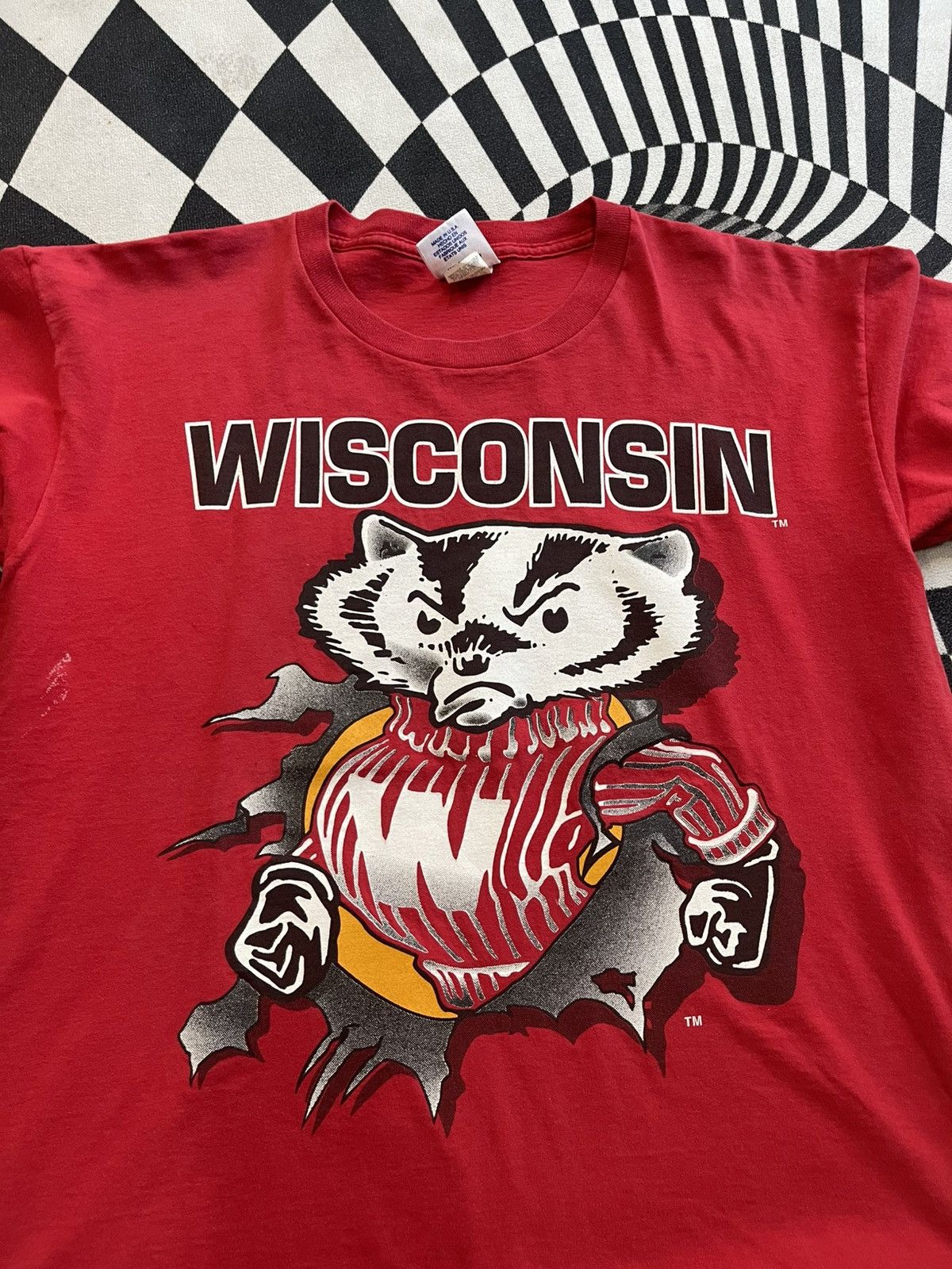 Vintage 🔥 Vintage 90s University of Wisconsin Badgers T-Shirt L Size US L / EU 52-54 / 3 - 4 Thumbnail