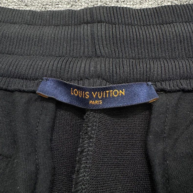 Louis Vuitton Louis Vuitton size m Show printed long-sleeved slacks pants Size US 30 / EU 46 - 5 Thumbnail