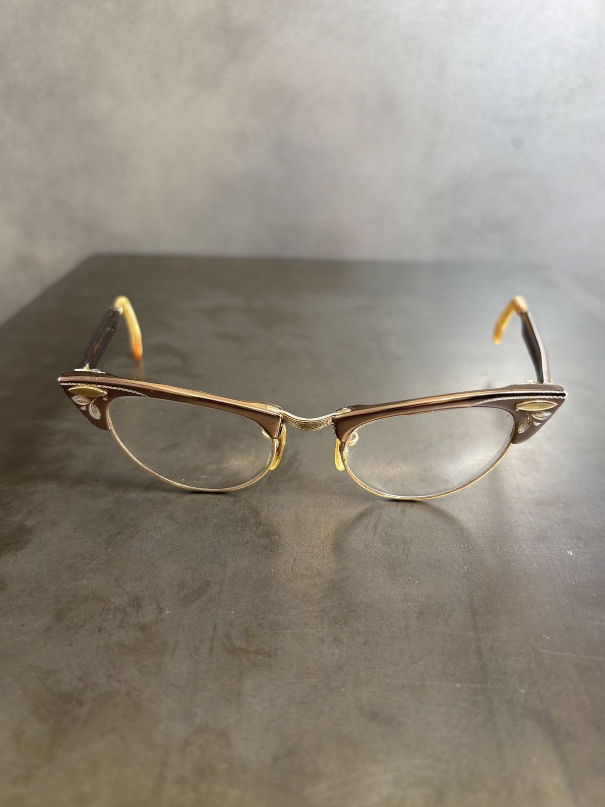 Shuron 1960s Shuron Frames Vintage Eyeglasses Horn Rim USA Gold Size ONE SIZE - 17 Thumbnail