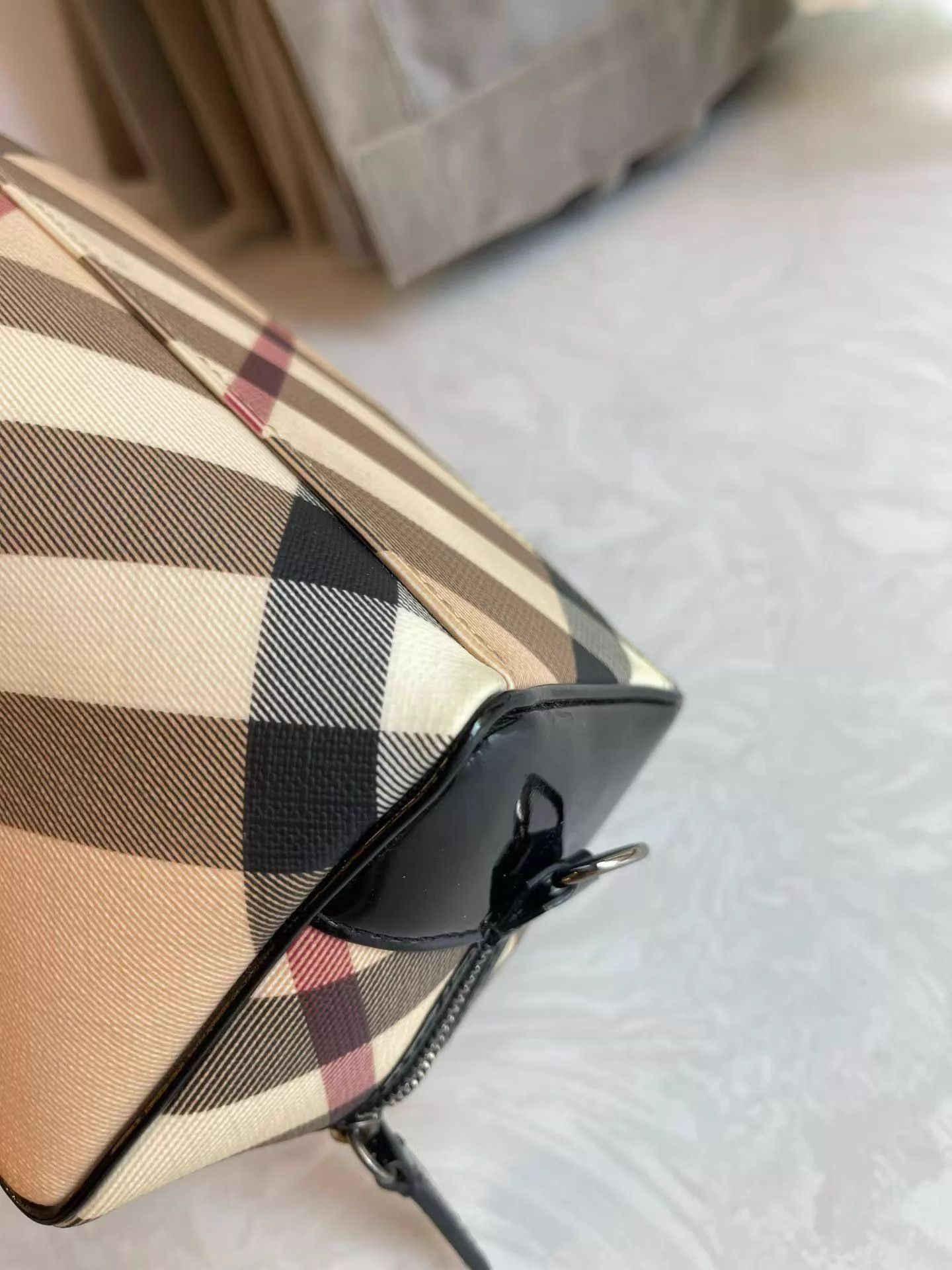 Burberry Burberry Check Toiletry Bag 21x11x9 Brand New AE812 Size ONE SIZE - 6 Thumbnail