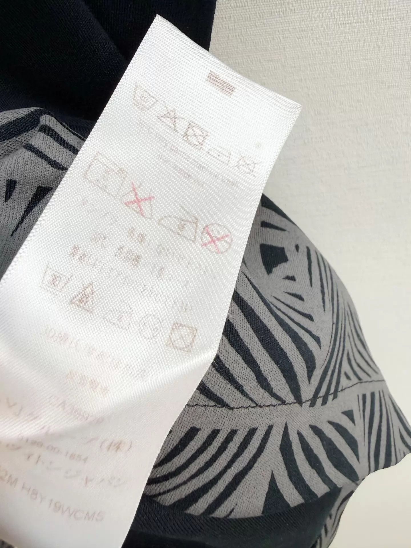 Louis Vuitton Louis Vuitton Color Blocked Short Tee L worn 2x Size US L / EU 52-54 / 3 - 7 Thumbnail