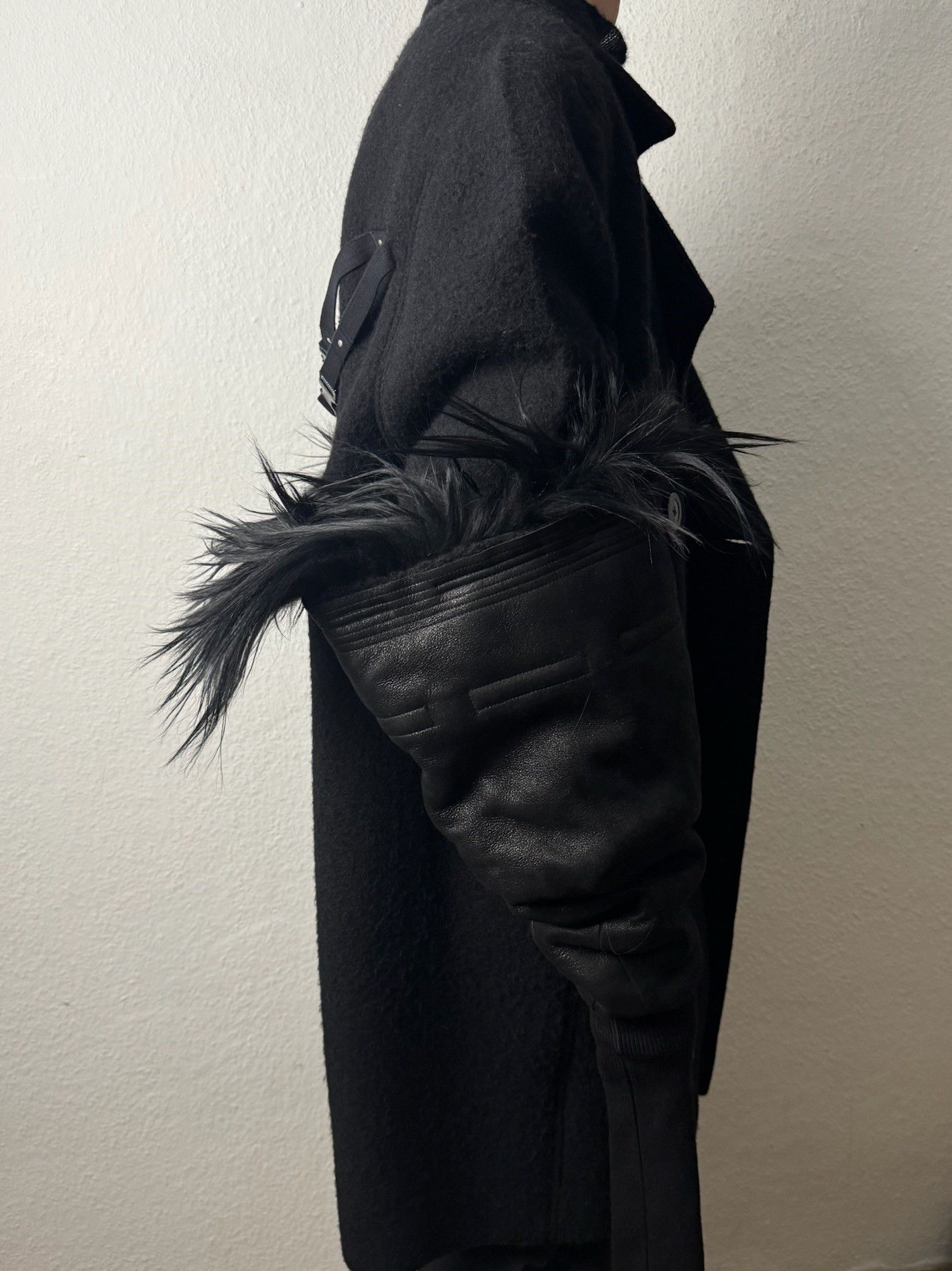 Rick Owens F/W 22 “STROBE” Shearling Leather Goat Hair Gauntlets Size ONE SIZE - 1 Thumbnail