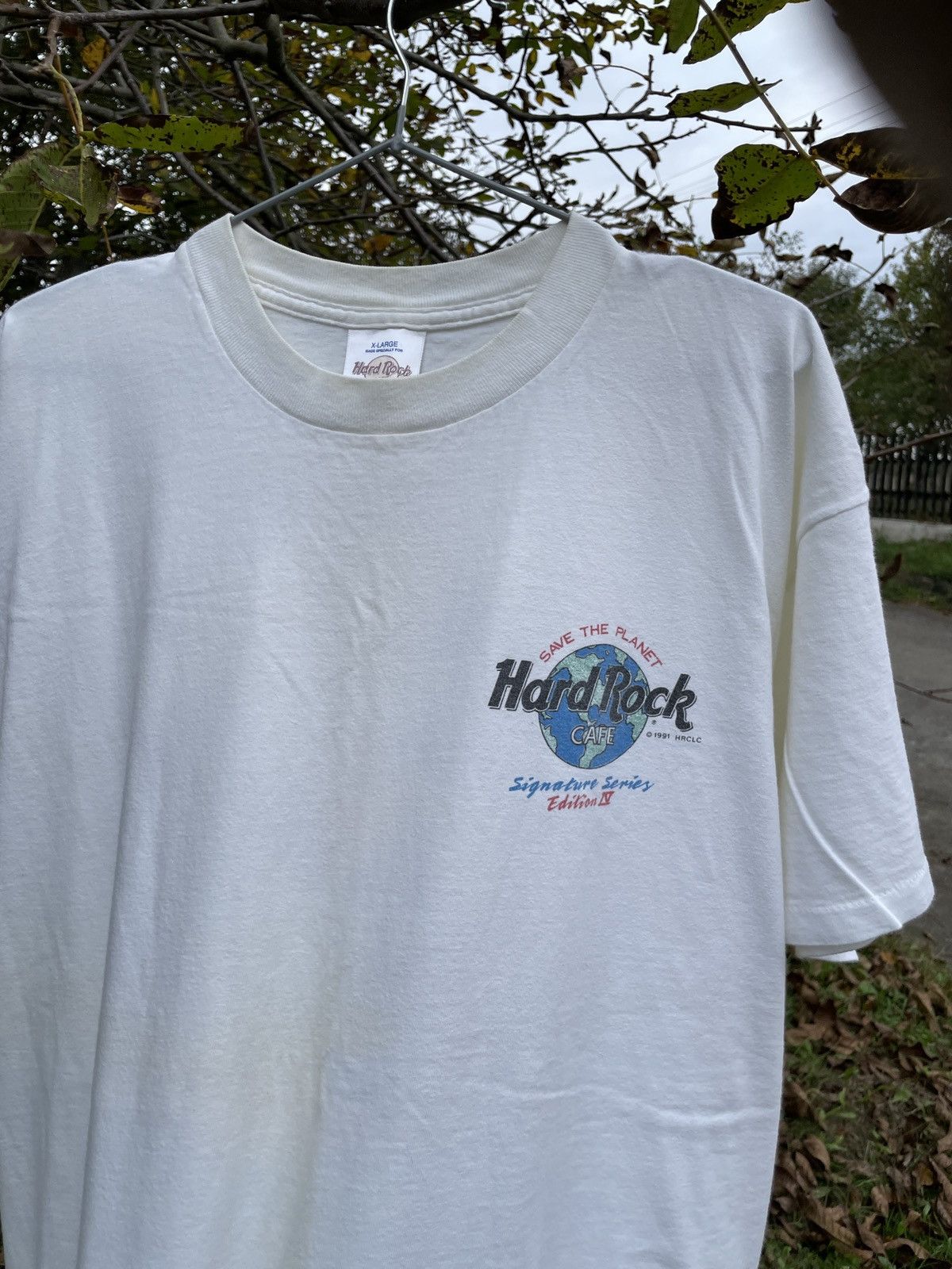 Hard Rock Cafe Hard Rock Cafe Save The Planet 1991 Queen Innuendo T shirt Size US XL / EU 56 / 4 - 2 Thumbnail