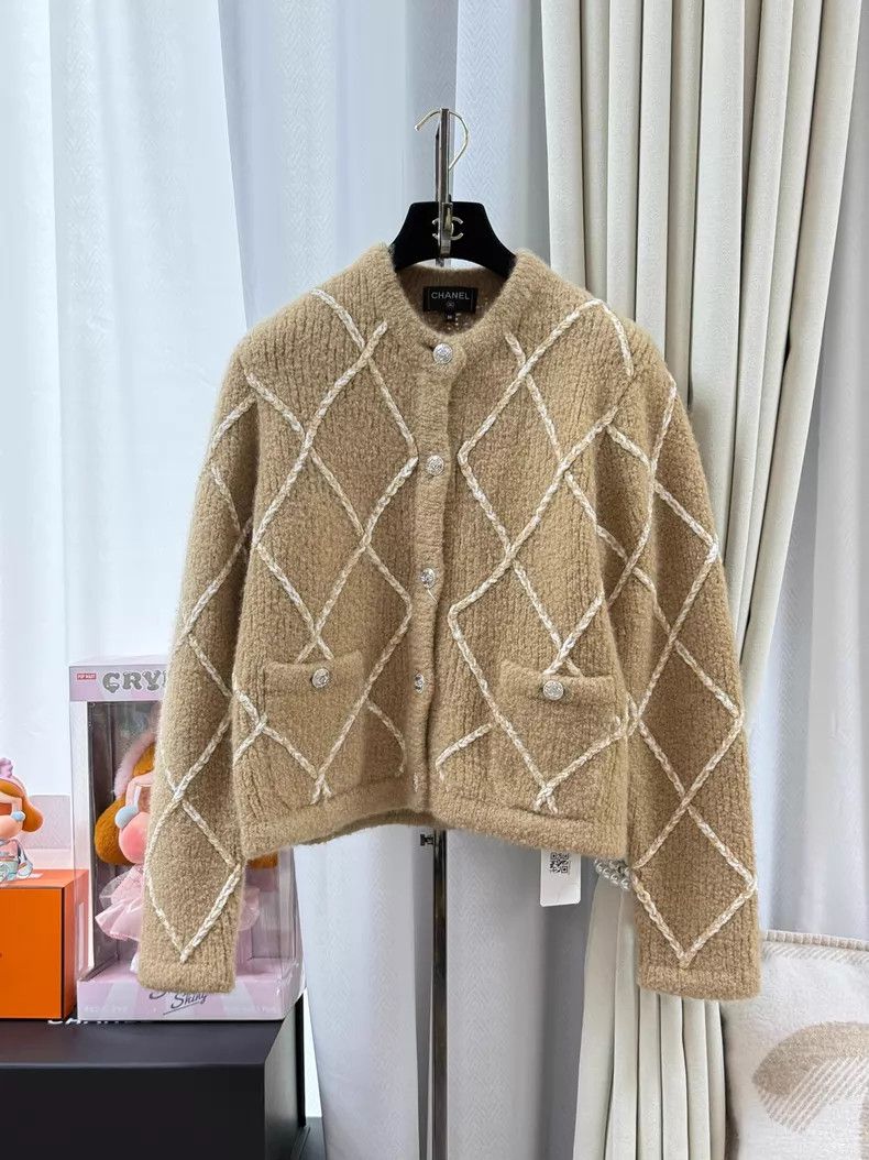 Chanel Chanel 23N Coco neige ski brown diamond buckle diamond pla Size XS / US 0-2 / IT 36-38 - 1 Thumbnail