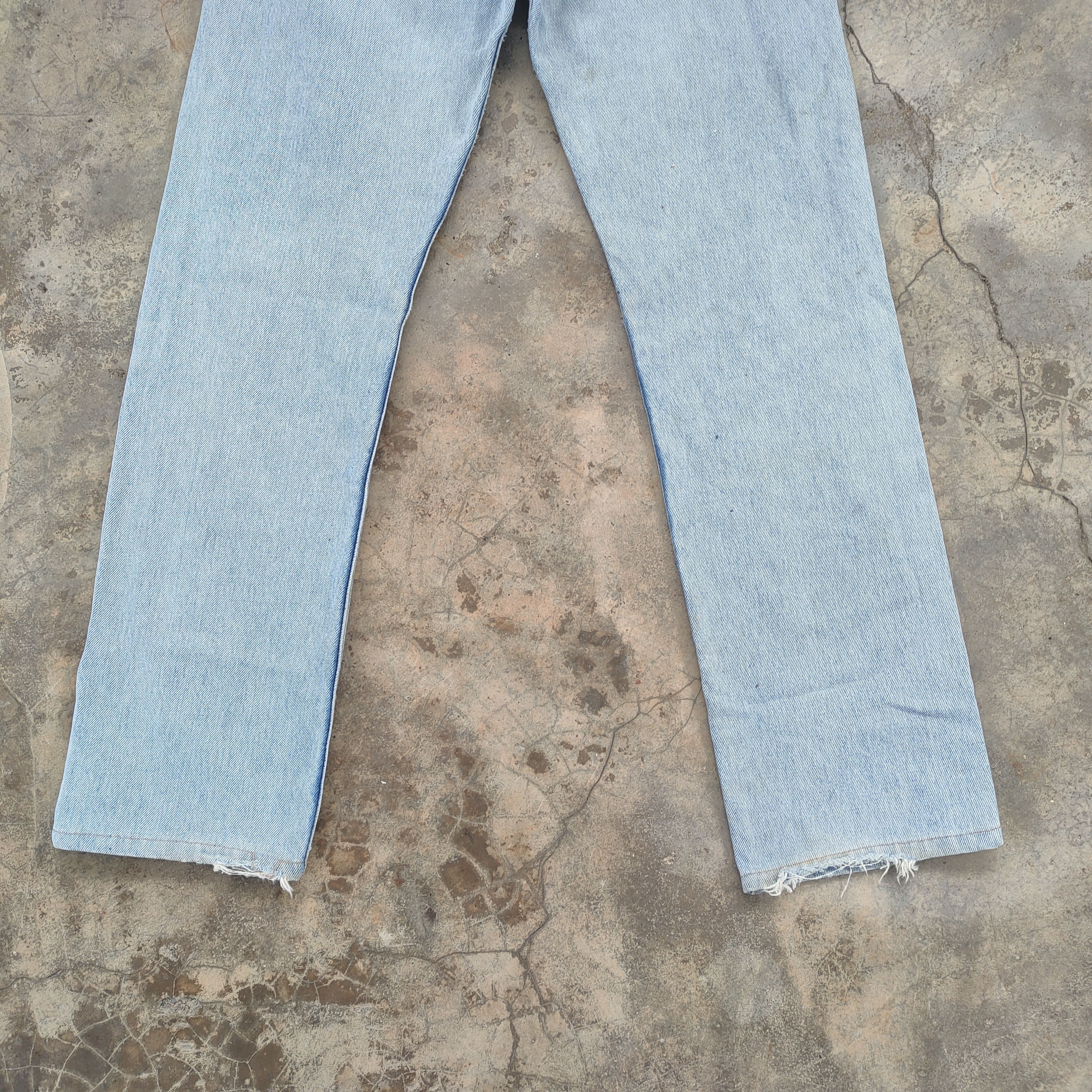 Jean × Levi's × Vintage VINTAGE LEVI'S 501 90' FADED WASH DISTRESSED JEANS PANTS Size US 29 - 10 Thumbnail