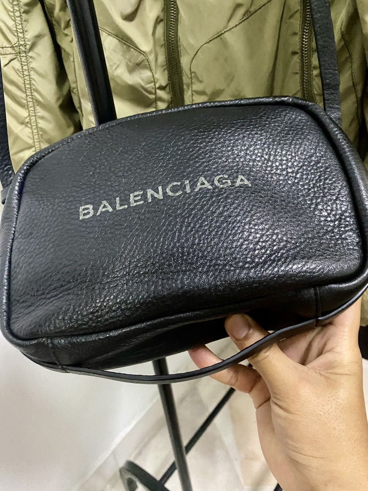 Balenciaga Balenciaga Everyday Calfskin Leather sling bag Size ONE SIZE - 6 Thumbnail