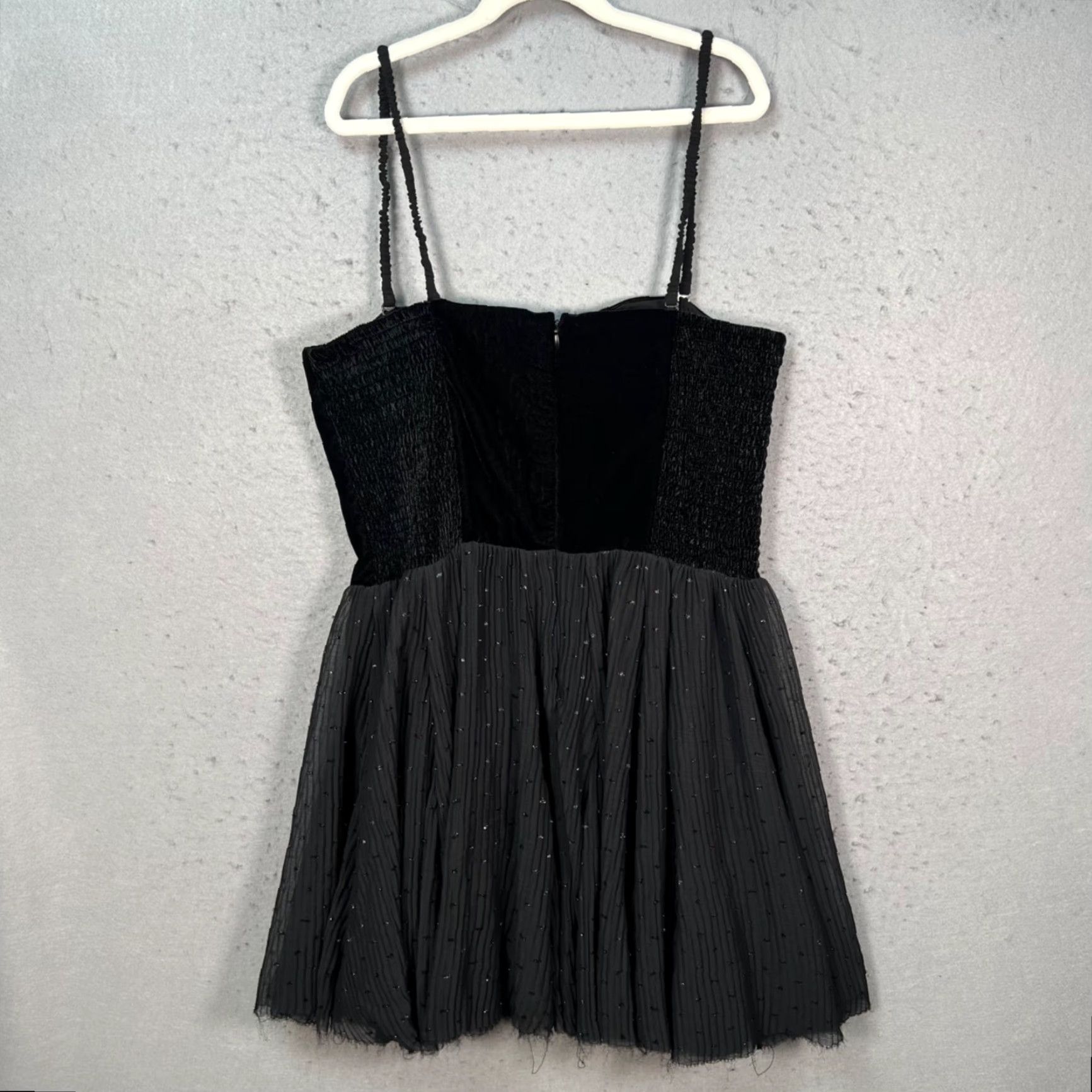 Zara Zara Dress Mini Velvet Beaded Skirt Adjustable Straps Black L Women Adult Large Party Cocktail 90s? Size 36" / US 14 / IT 50 - 2 Thumbnail