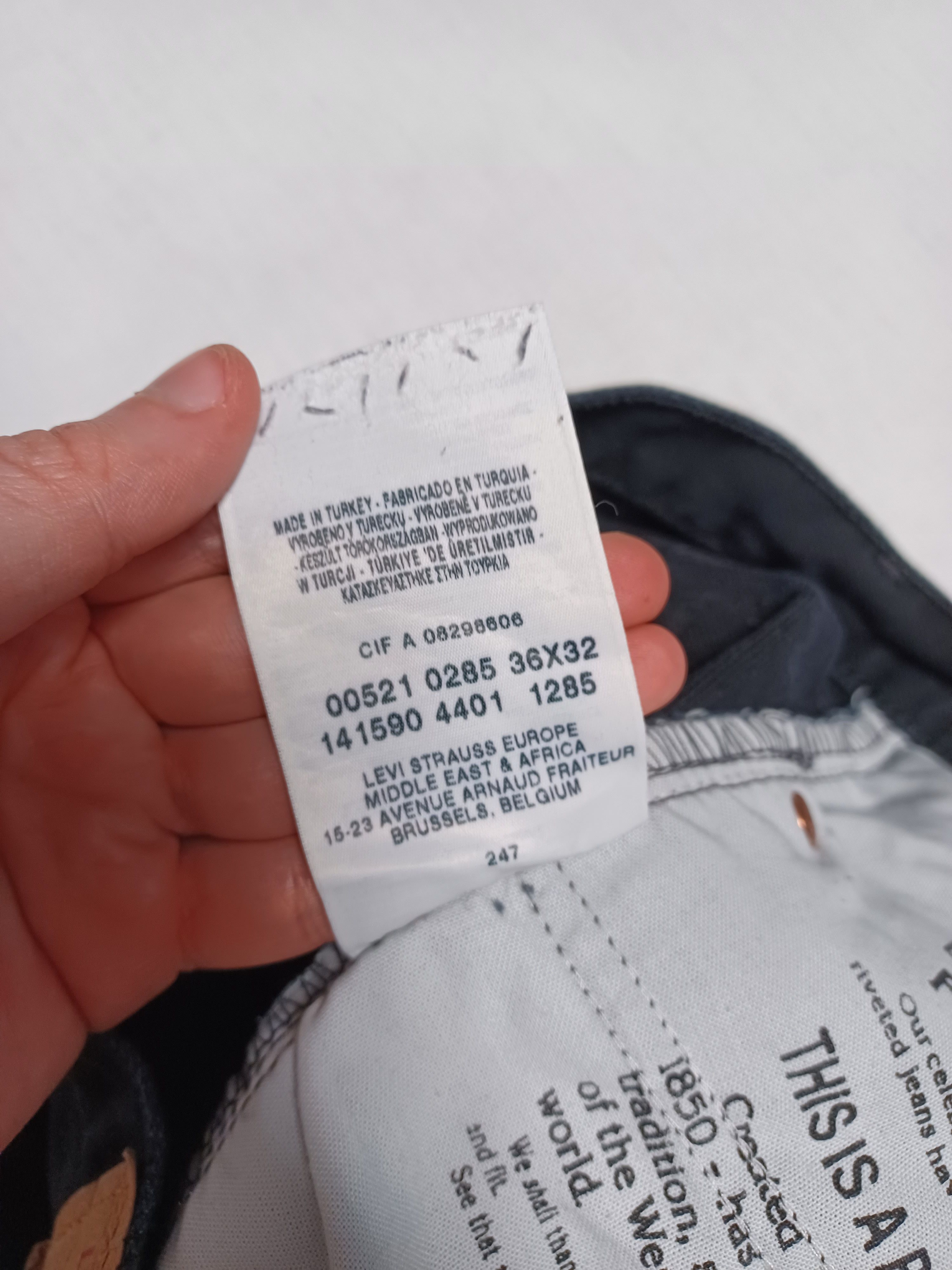 Levi's Vintage Clothing 521 LEVIS 90s VINTAGE BLACK HEAVY COTTON W36 L32 JEANS Size US 36 / EU 52 - 7 Thumbnail