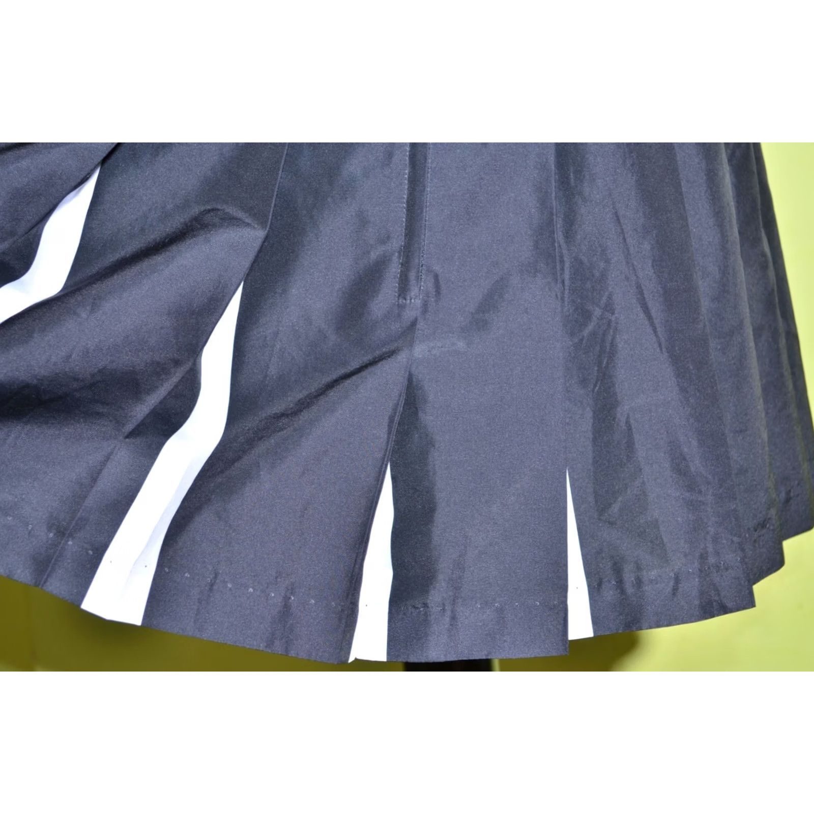 Nike Vintage NIKE Pleated Skirt XL Black IQ? Size 40" / US 18 - 3 Thumbnail