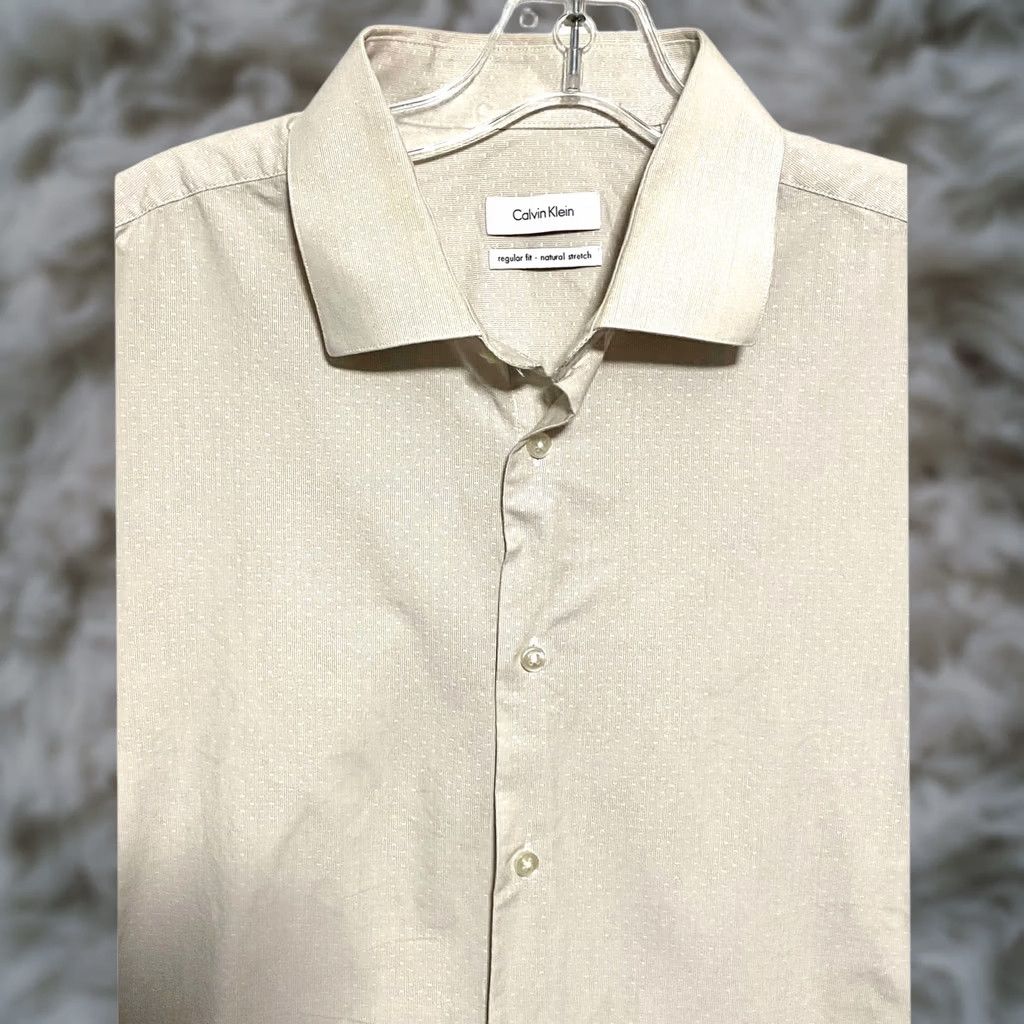 Calvin Klein - "Calvin Klein" is prominently featured Size 46R - 1 Thumbnail