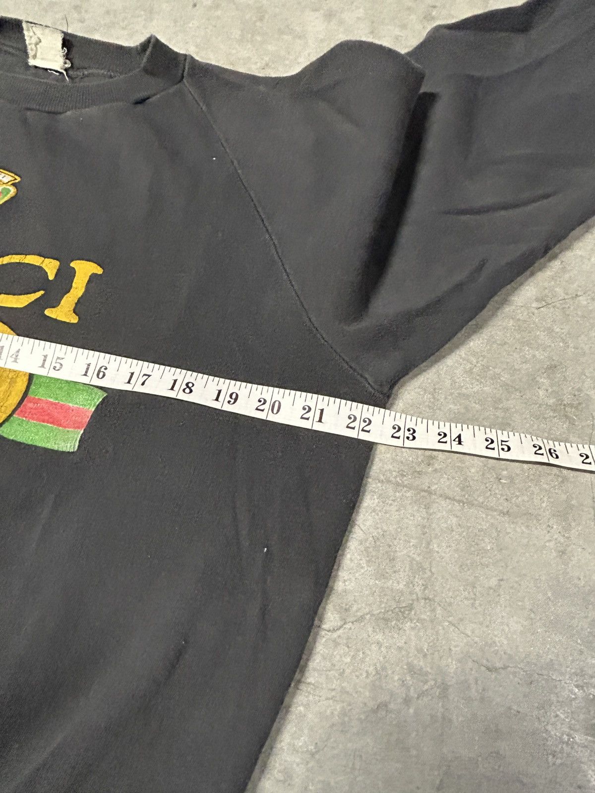 Vintage Vintage 90s Raglan Gucci Sweatshirt Faded Black Size US M / EU 48-50 / 2 - 6 Thumbnail