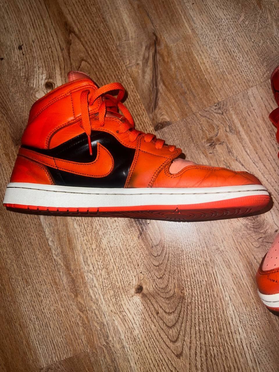 Jordan Brand Nike Air Jordan 1 Retro Hi Red 43 Size US 11 / EU 44 - 14 Thumbnail