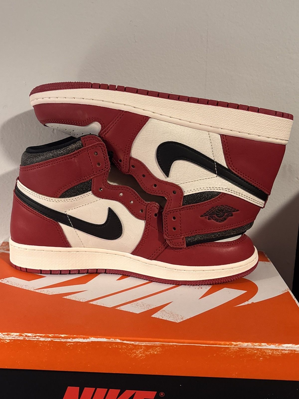 Jordan Brand Jordan 1 OG Chicago Lost and Found (GS) FD1437-612 Sz 6.5 Size US 6.5 / EU 39-40 - 2 Thumbnail