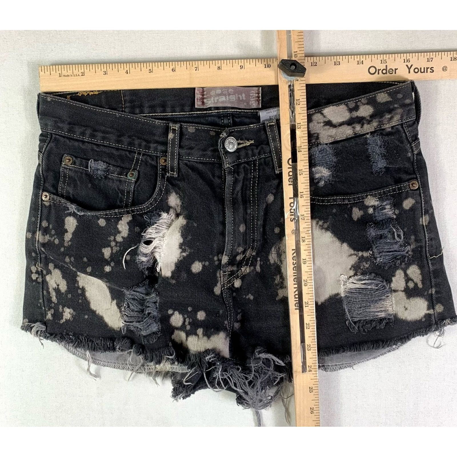 Levi's vtg Levis Cut off Shorts Womens 33W Black Distressed Loose Straight Bleach Booty Size 24" / US 00 / IT 34 - 8 Thumbnail