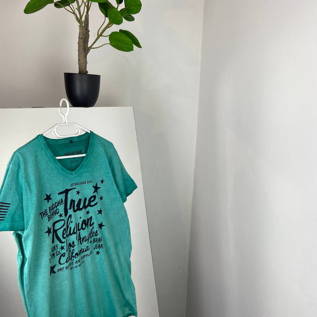True Religion True Religion Vintage Big Logo V-Neck T-Shirt Size US XL / EU 56 / 4 - 1 Thumbnail