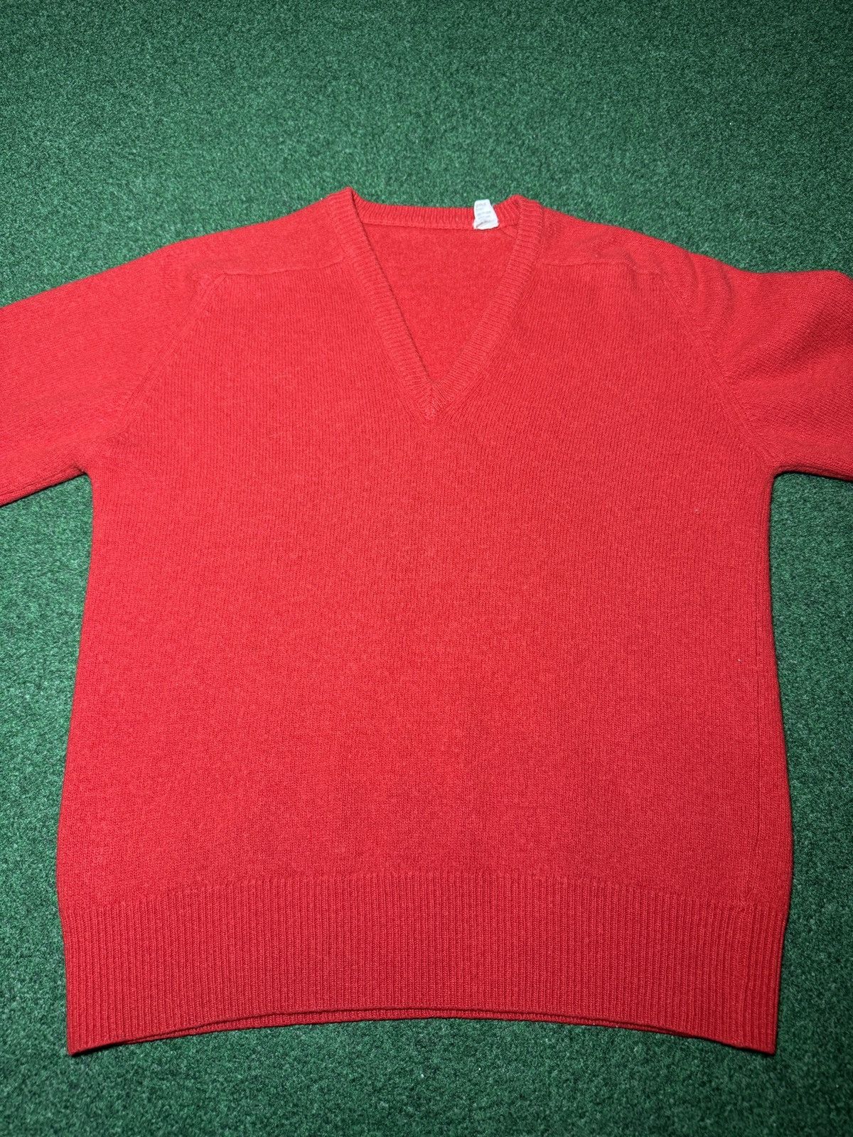 Vintage Vintage Cashmere 60s 70s Italian Red V Neck Small Sweater Size S / US 4 / IT 40 - 3 Thumbnail