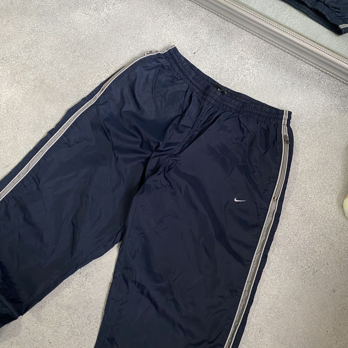 Nike Vintage Nike Track Pants Nylon Drill Y2K Swoosh Logo Size US 30 / EU 46 - 3 Thumbnail