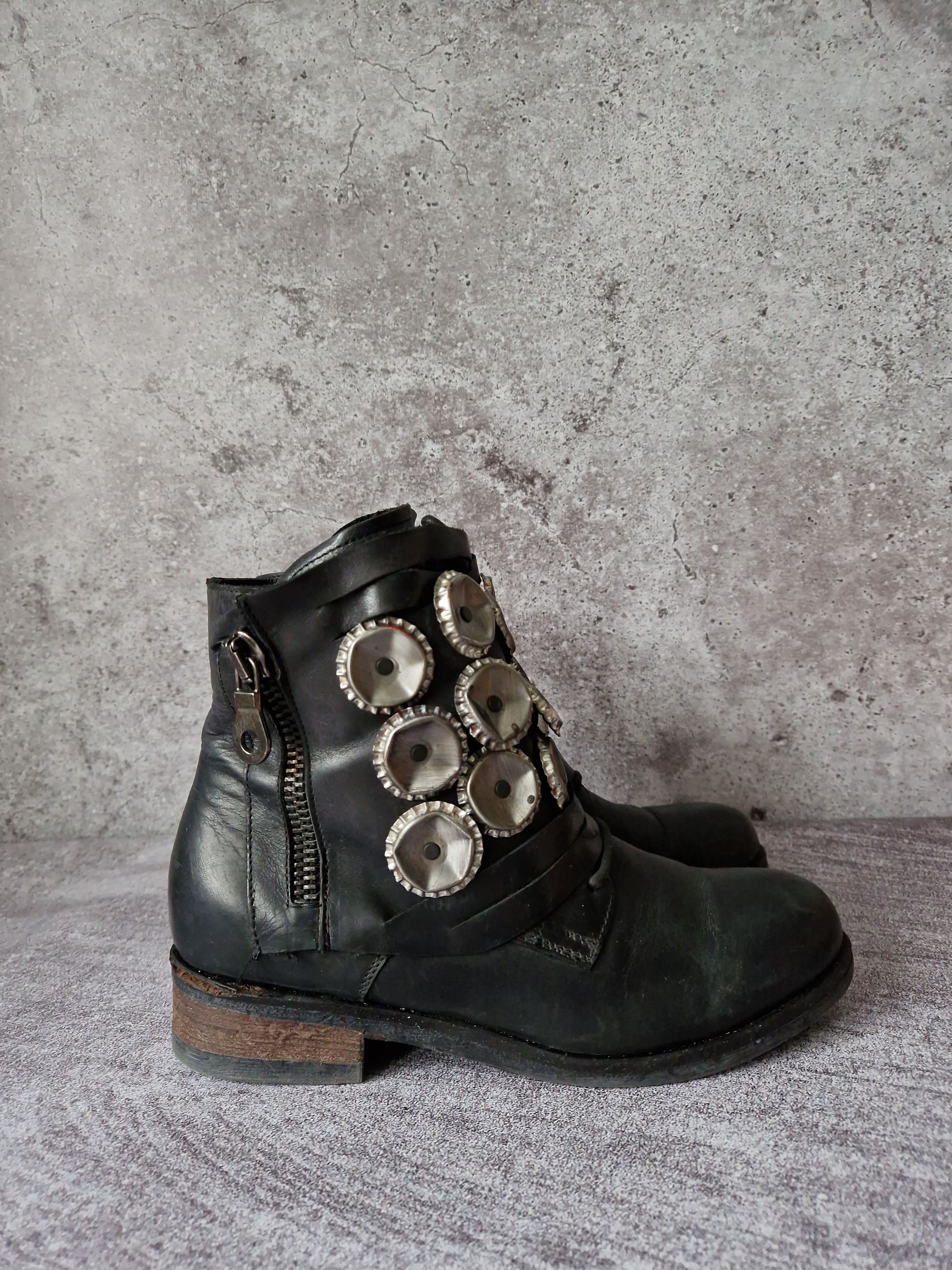 Japanese Brand Faded leather metal futuristic boots Size US 6 / IT 36 - 1 Thumbnail