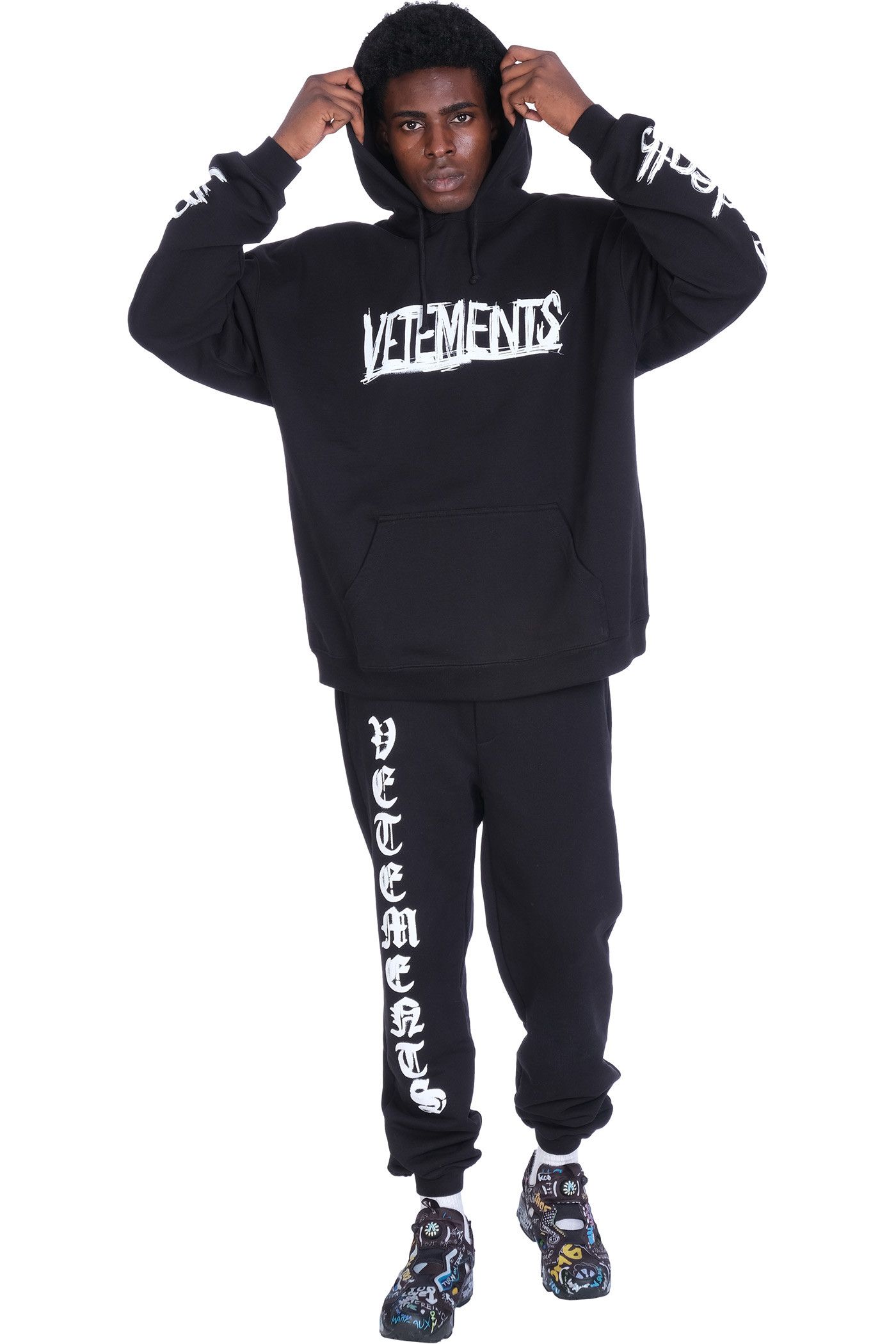 Vetements o1y0924 Hooded Sweatshirt in Black Size US S / EU 44-46 / 1 - 2 Thumbnail