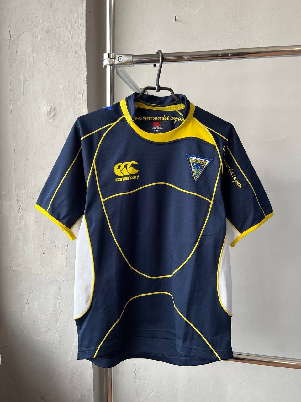 Canterbury of New Zealand 2009 WARRINGTON WOLVES RUGBY LEAGUE MENS SHIRT JERSEY SIZE S Size US S / EU 44-46 / 1 - 2 Thumbnail