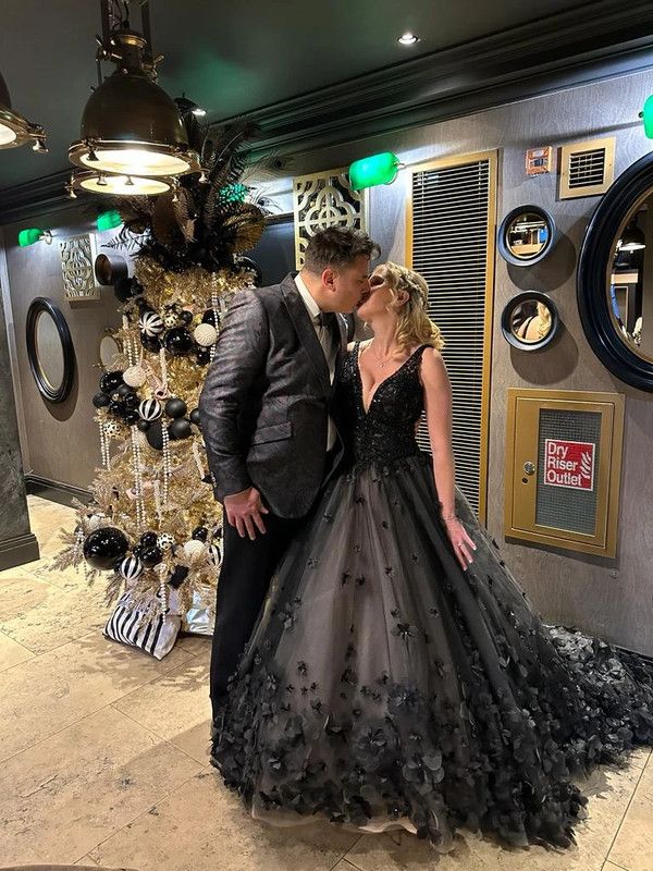 Other Ronald Joyce Black Wedding/Ball Gown Size M / US 6-8 / IT 42-44 - 2 Thumbnail