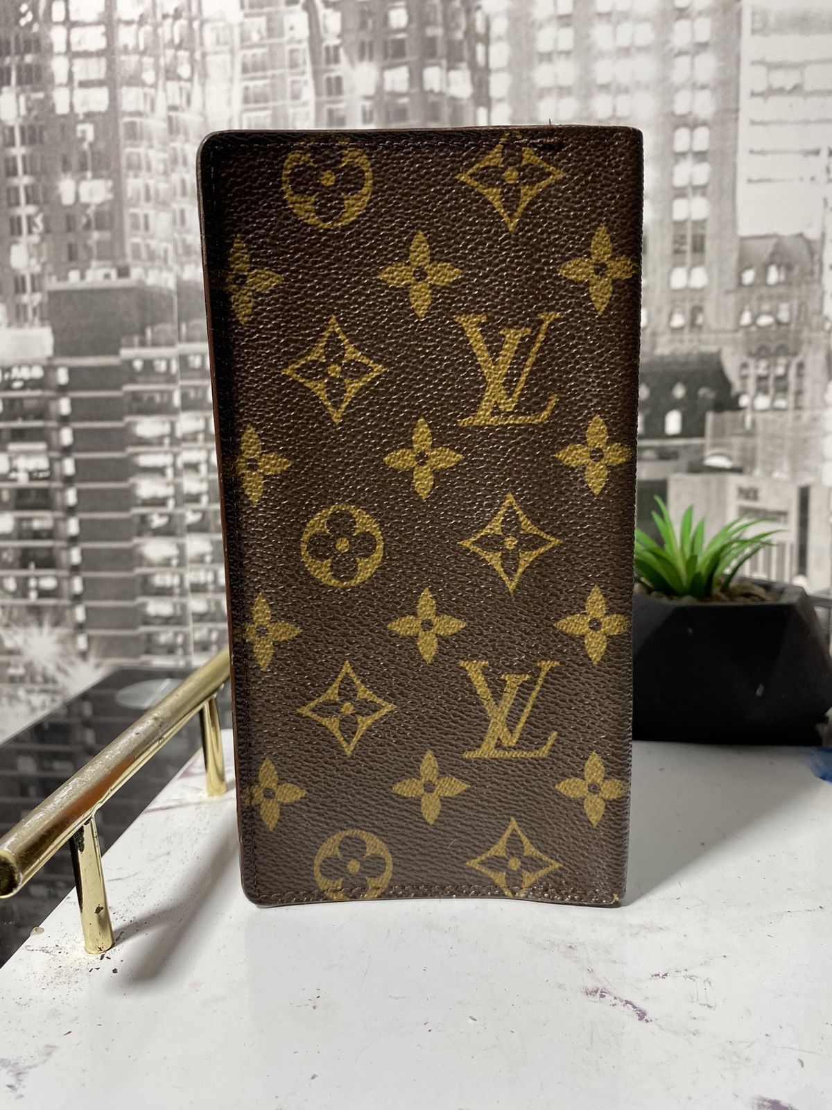 Louis Vuitton Authentic Louis Vuitton Checkbook Holder Size ONE SIZE - 4 Thumbnail