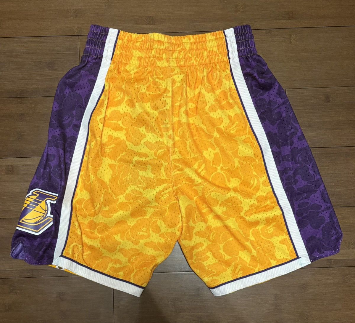Bape × Mitchell & Ness × NBA Bape Los Angeles LA Lakers Basketball Shorts Size US 32 / EU 48 - 1 Thumbnail