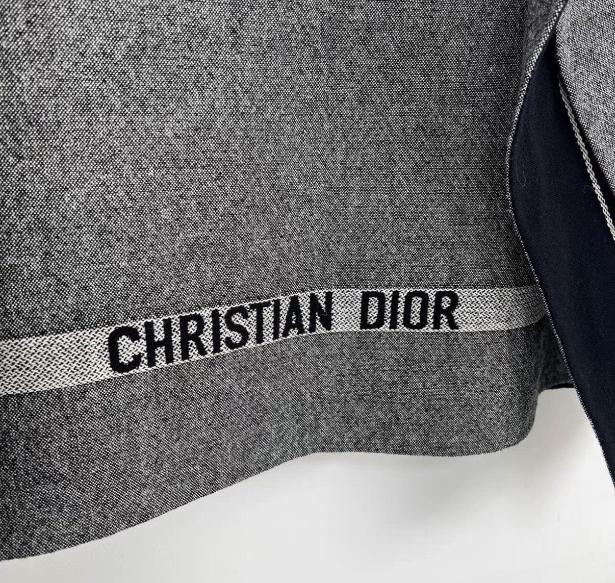 Dior Dior Grey Striped Slogan Logo Cape Shawl K12 Size US S / EU 44-46 / 1 - 4 Thumbnail