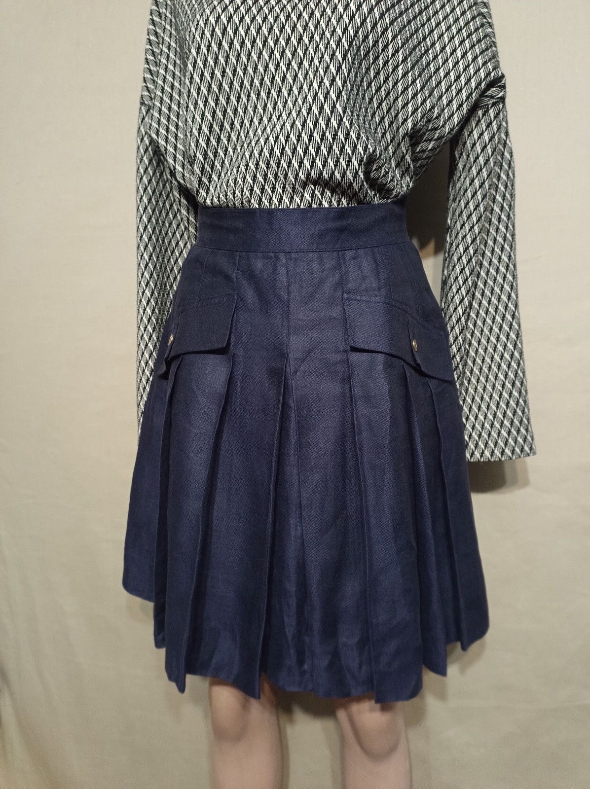 Chanel × Vintage CHANEL Vintage Navy Blue Pleated Skirt Size 26" / US 2 / IT 38 - 2 Thumbnail