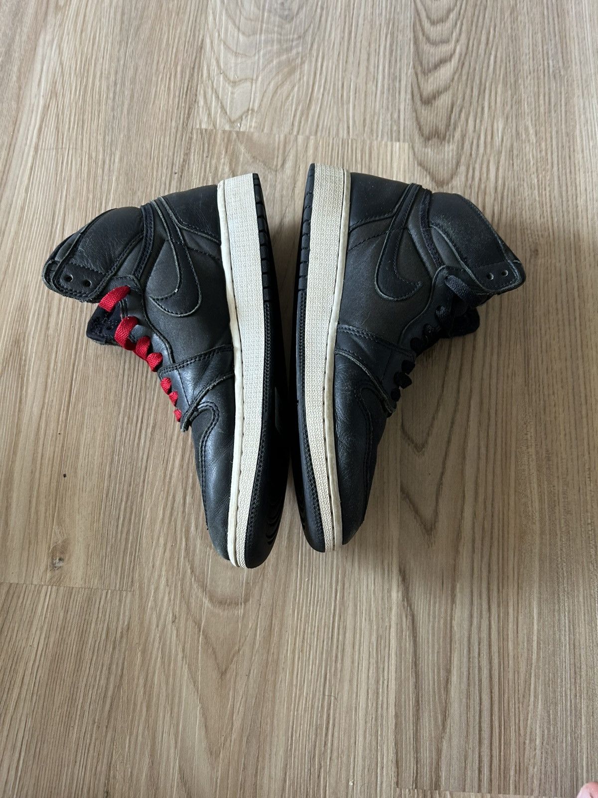 Jordan Brand Jordan 1 High Black Satin Gym Red Size 7Y Size US 7 / EU 40 - 6 Thumbnail